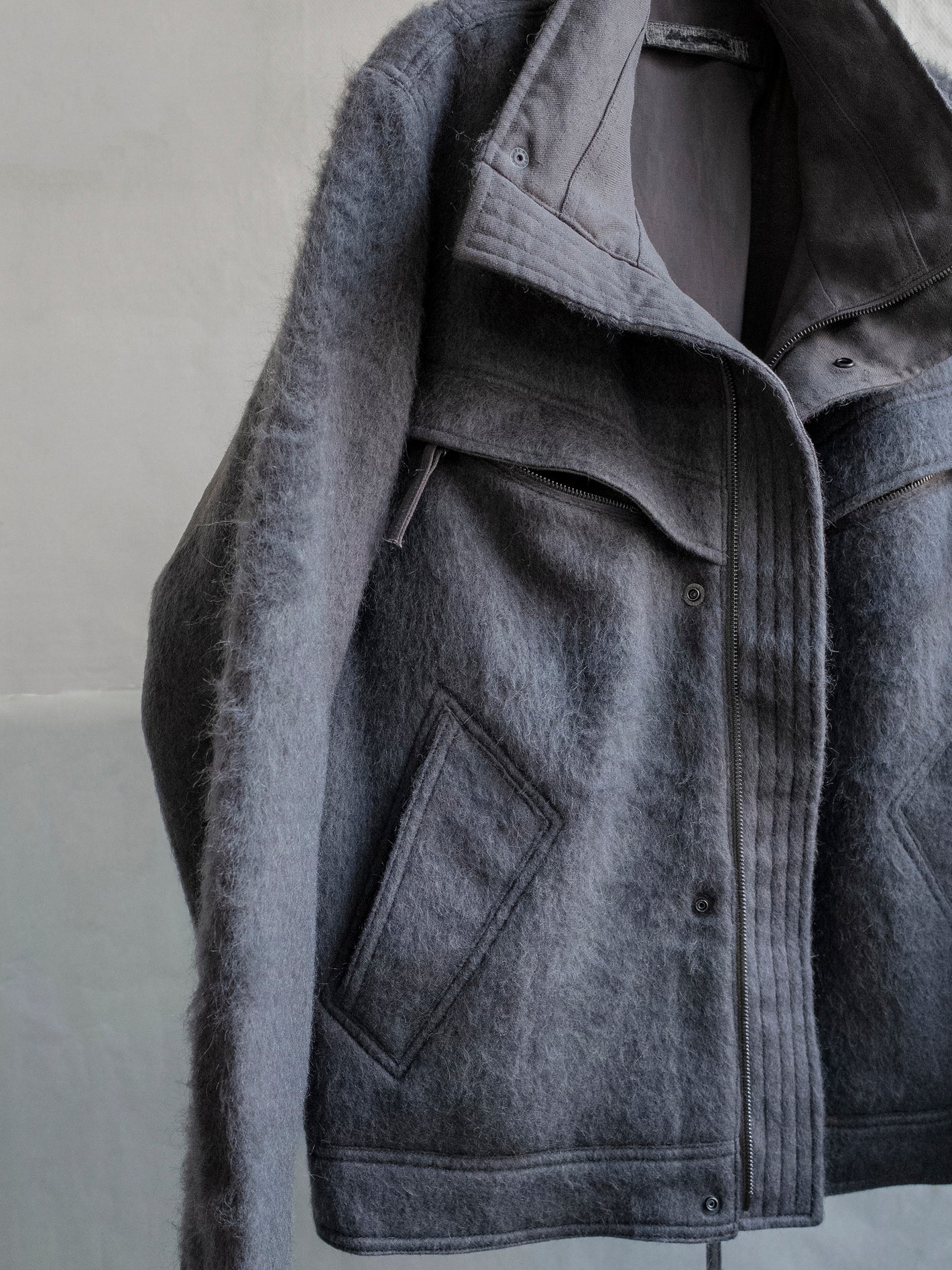 blackmerle_fw24_mohairjacket_grey