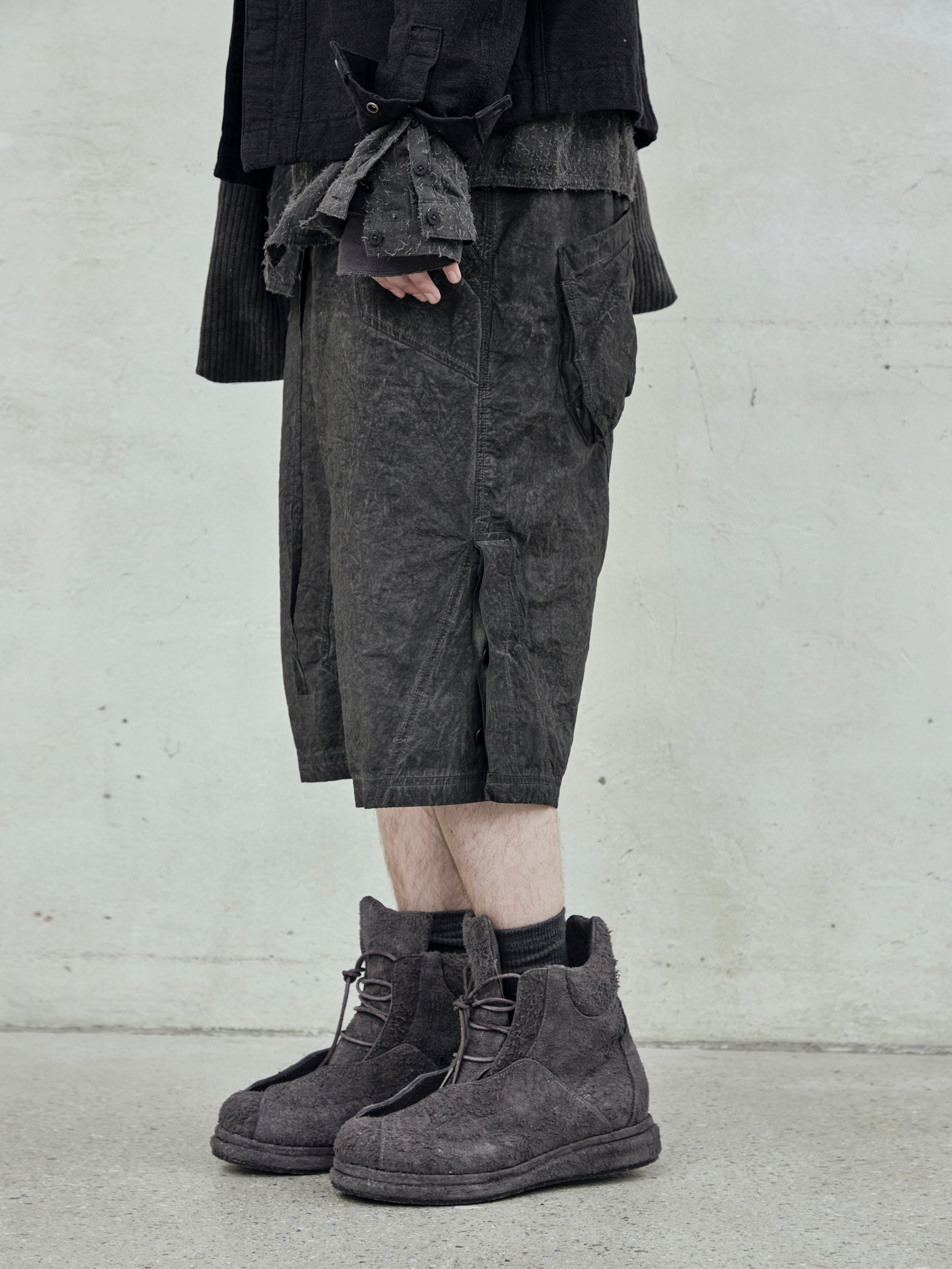 split shorts / slab grey