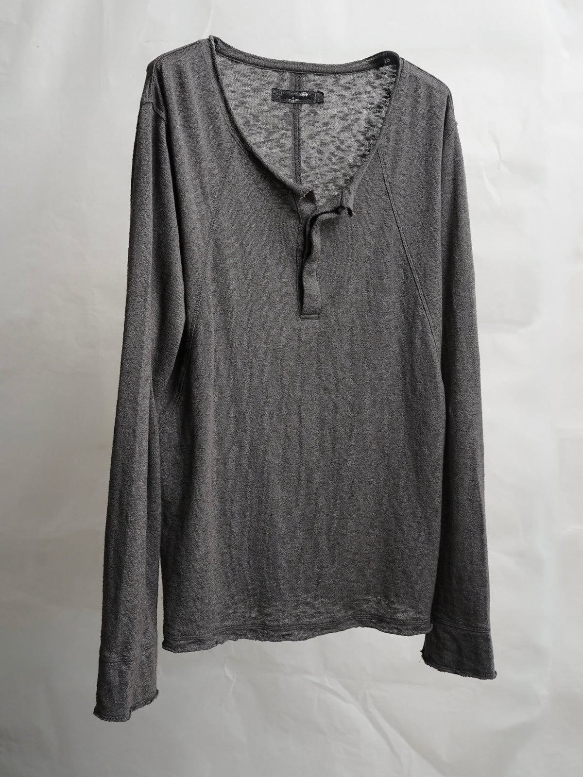 henley longsleeve / shadow (cobweb)