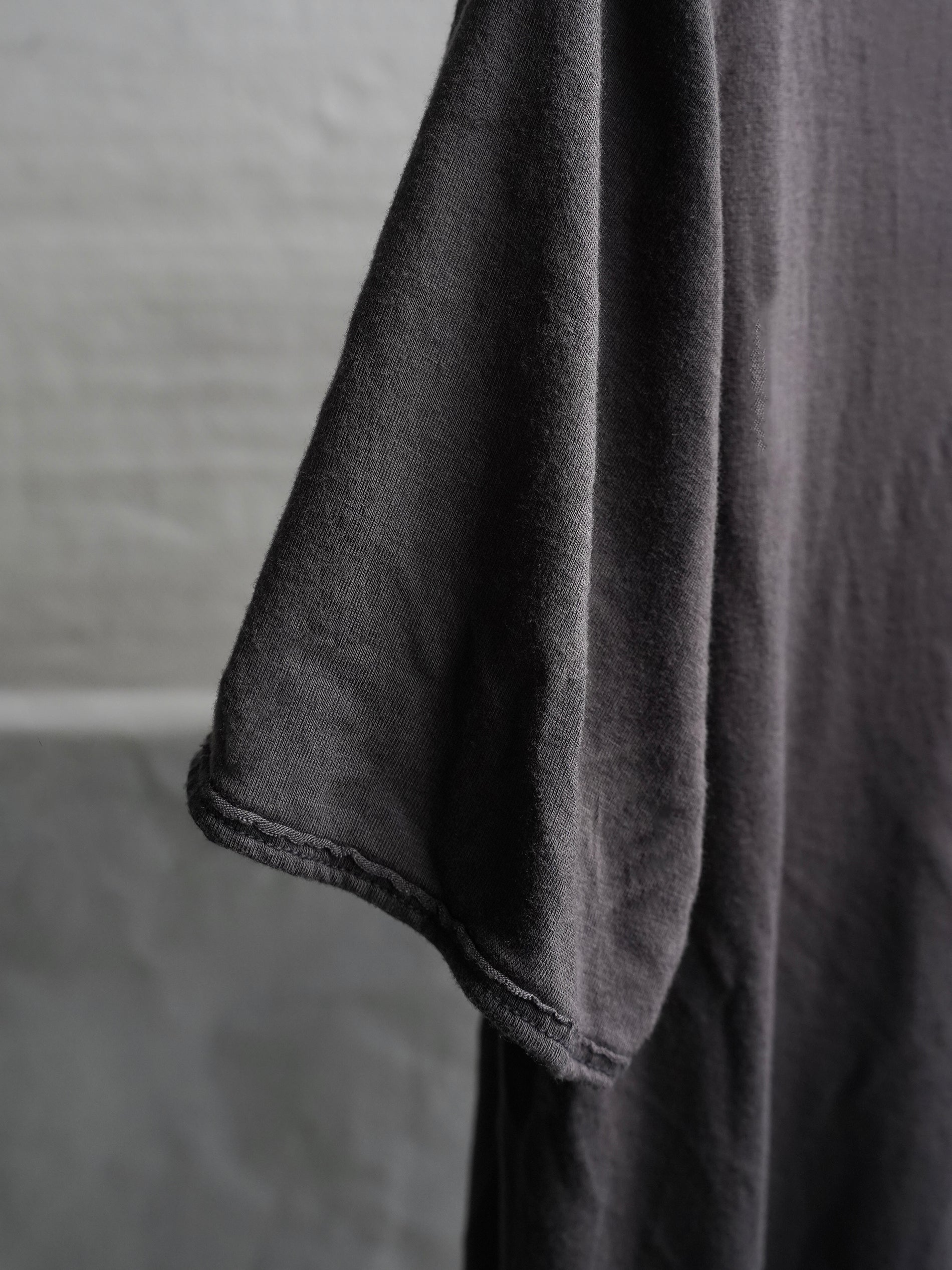 bamboo tee / shadow