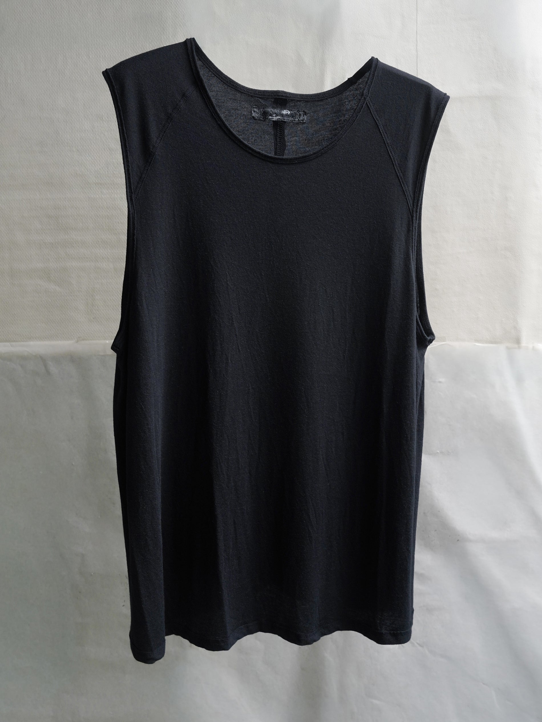 modal silk tank / black