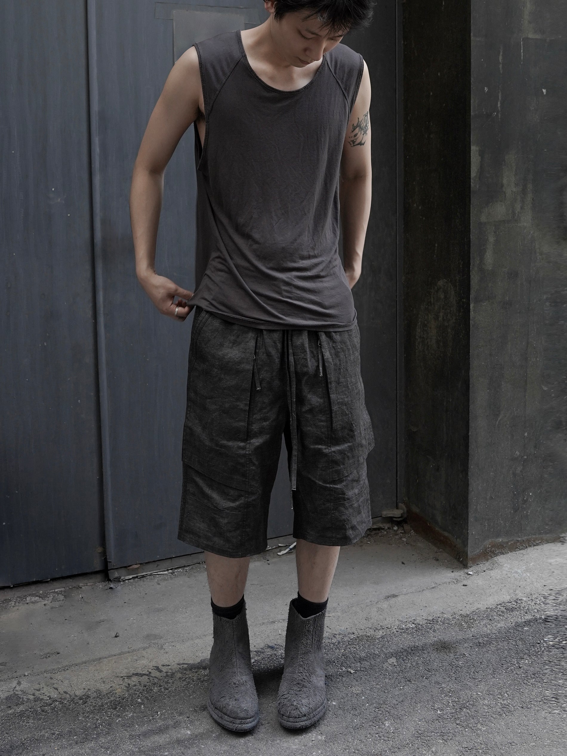 bamboo tank / shadow