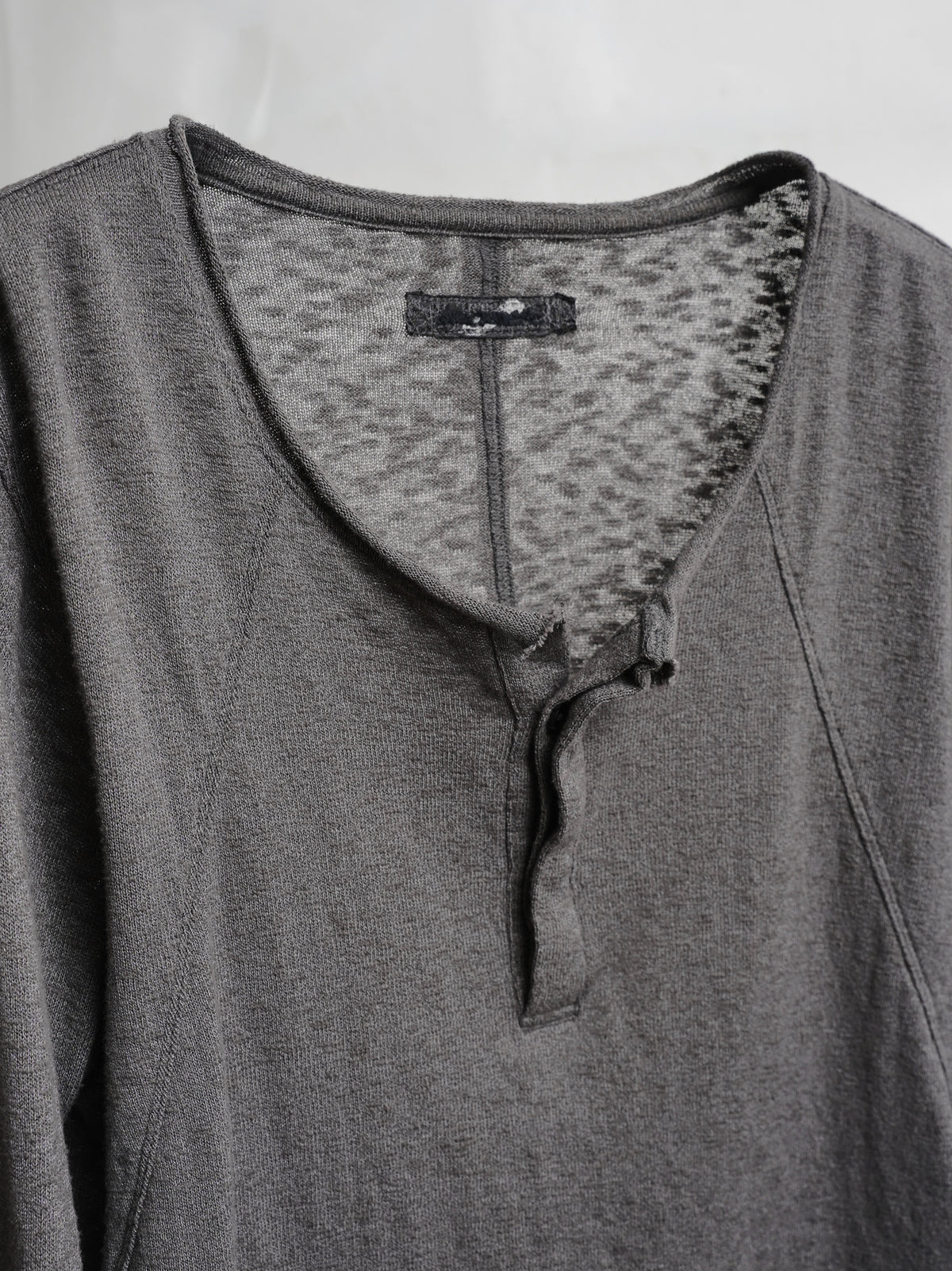henley longsleeve / shadow (cobweb)