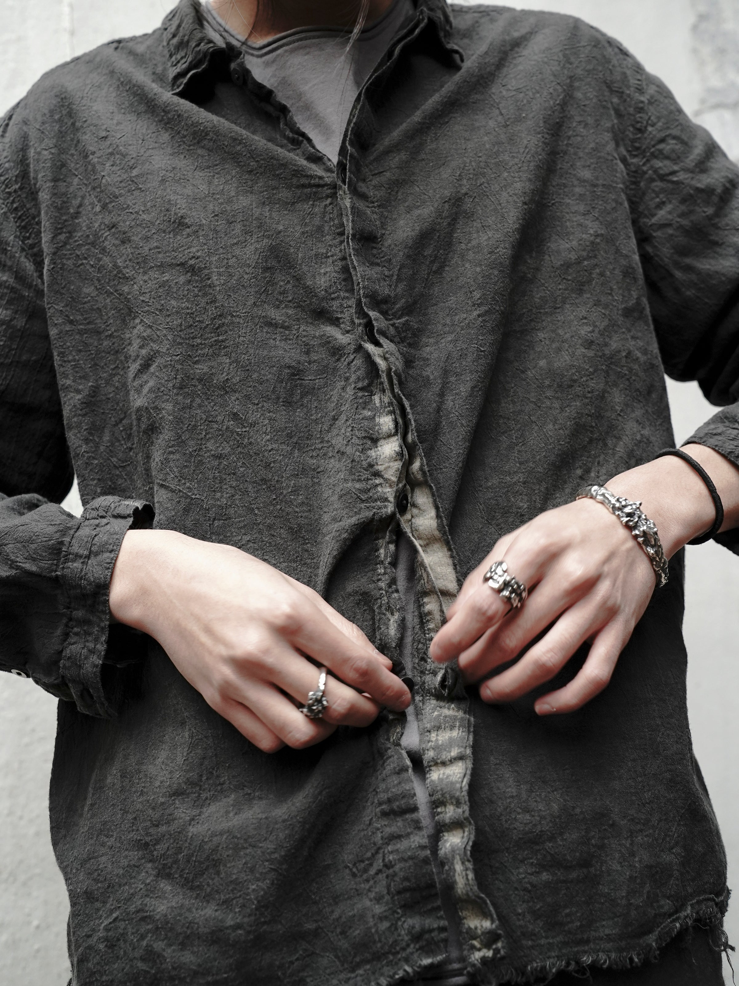 kara shirt / onion ink