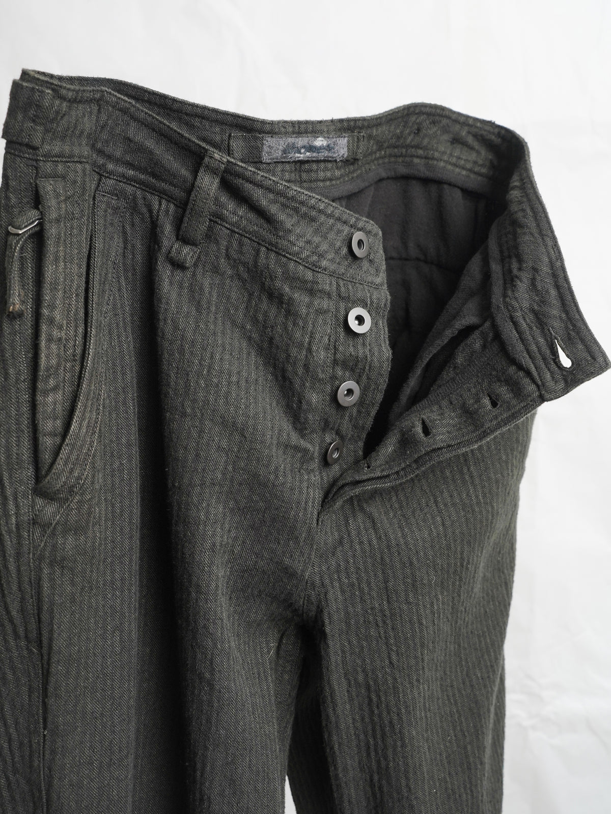 zipper trousers / moss green