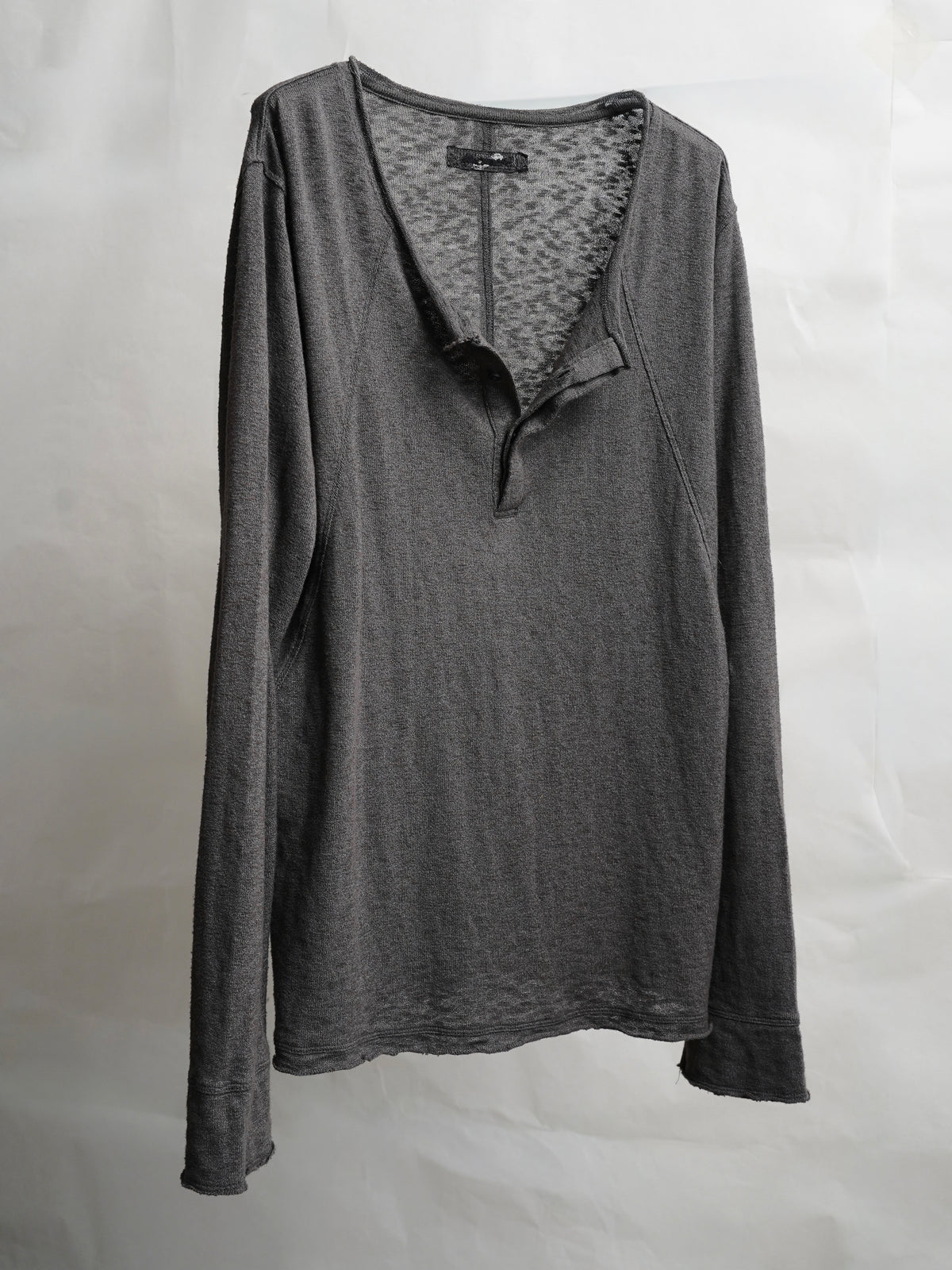 henley longsleeve / shadow (cobweb)