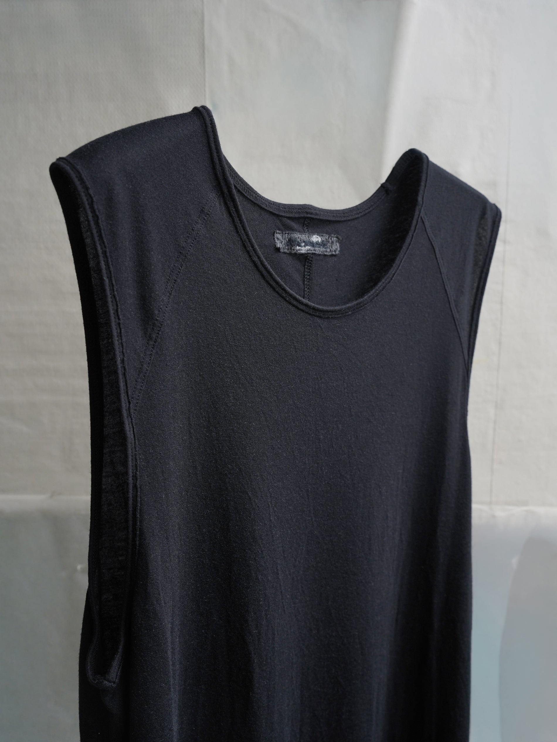 modal silk tank / black