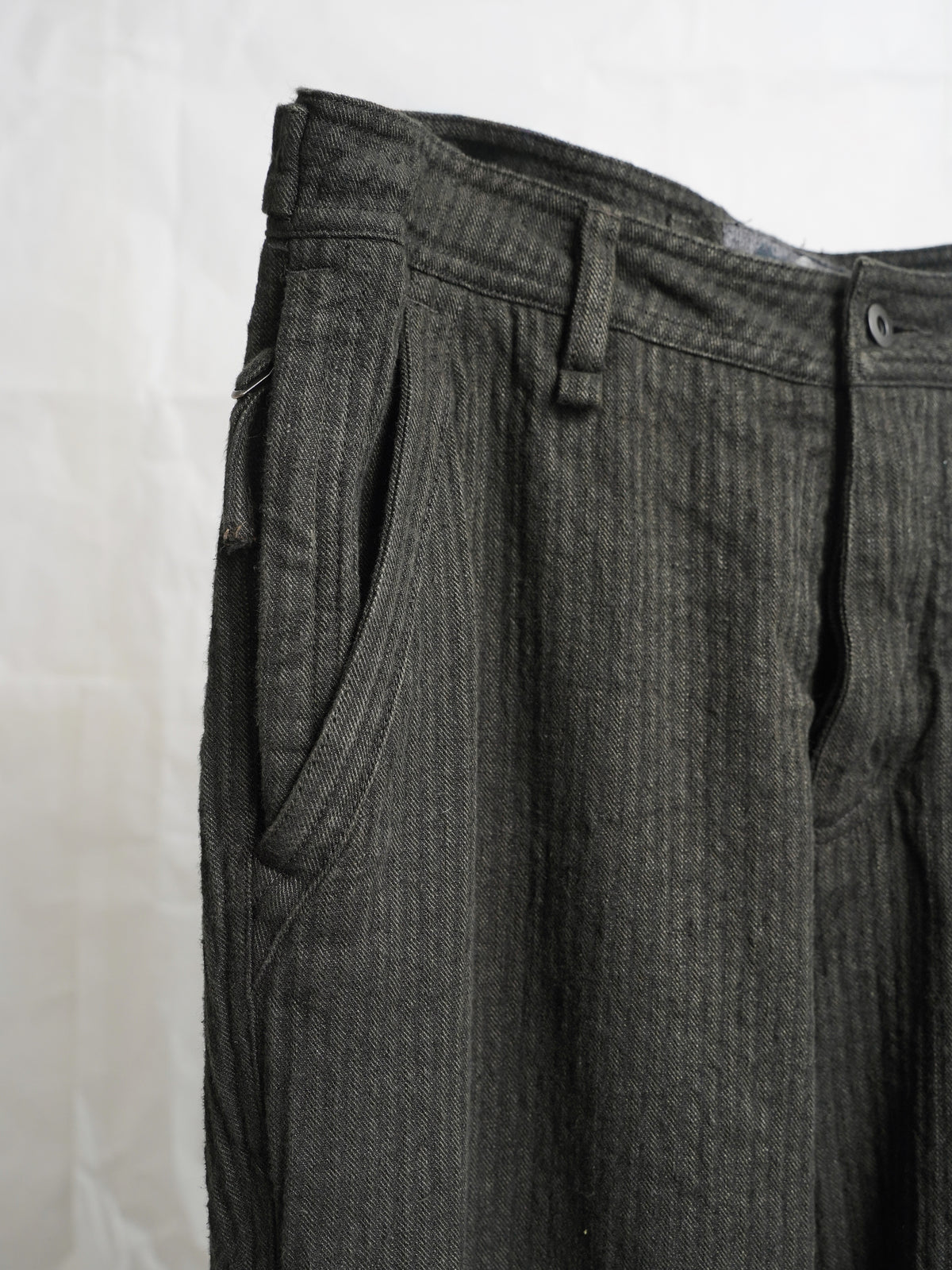 zipper trousers / moss green