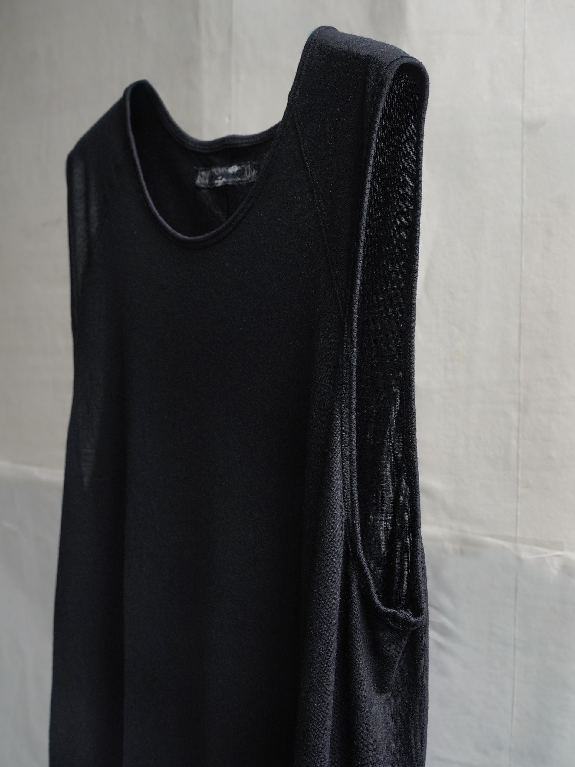 modal silk tank / black