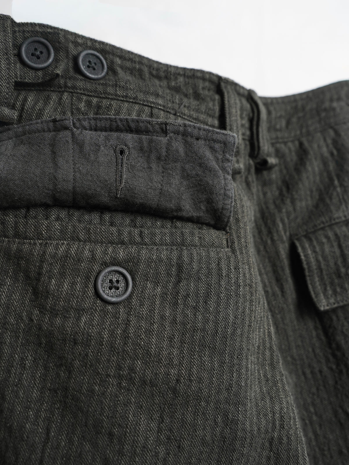 zipper trousers / moss green