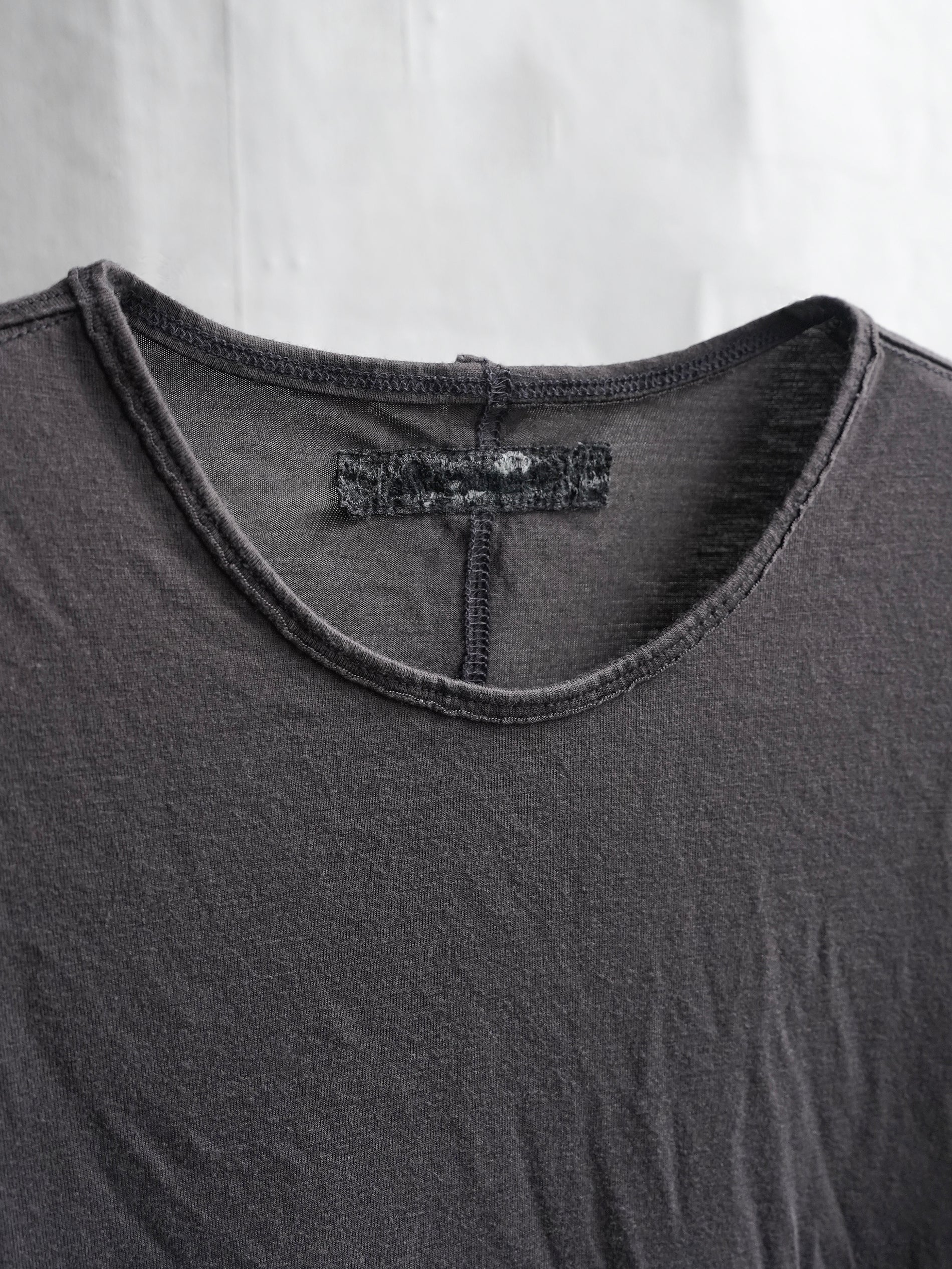 bamboo tee / shadow