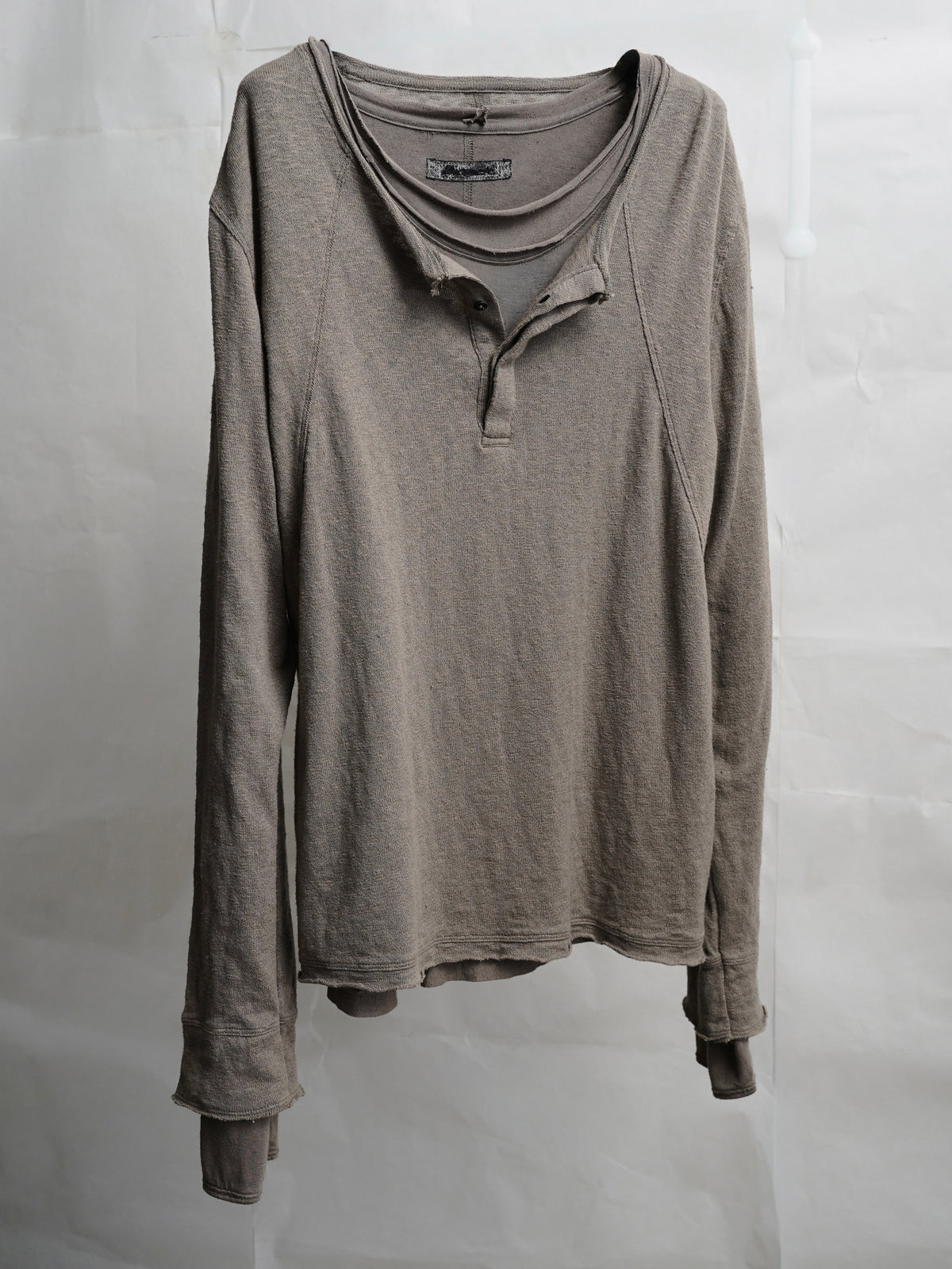 henley longsleeve / taupe (cobweb)