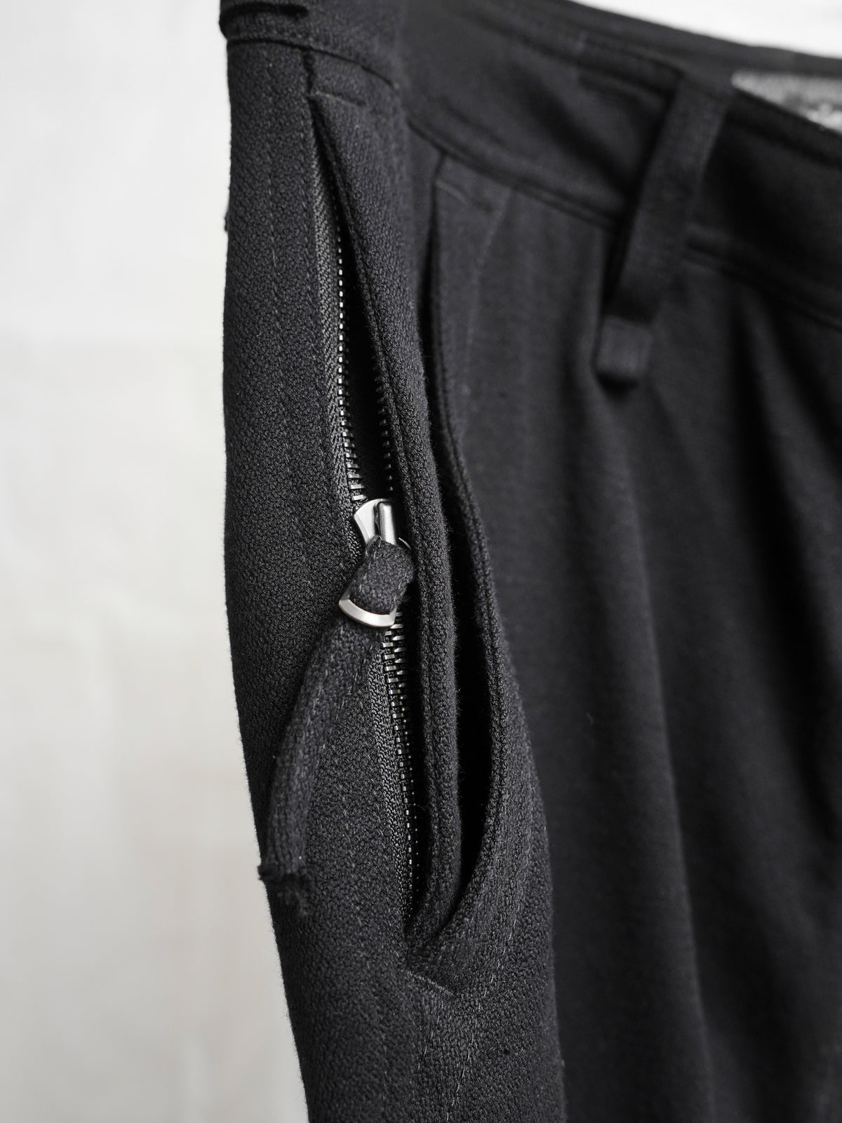 zipper trousers / slub black