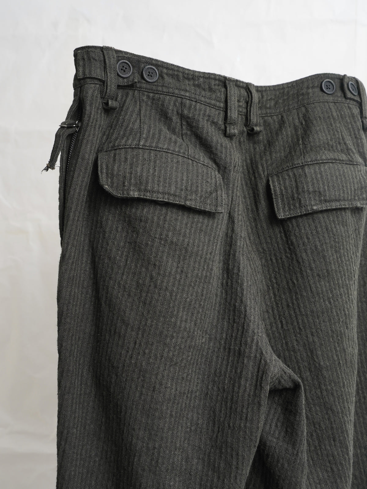 zipper trousers / moss green