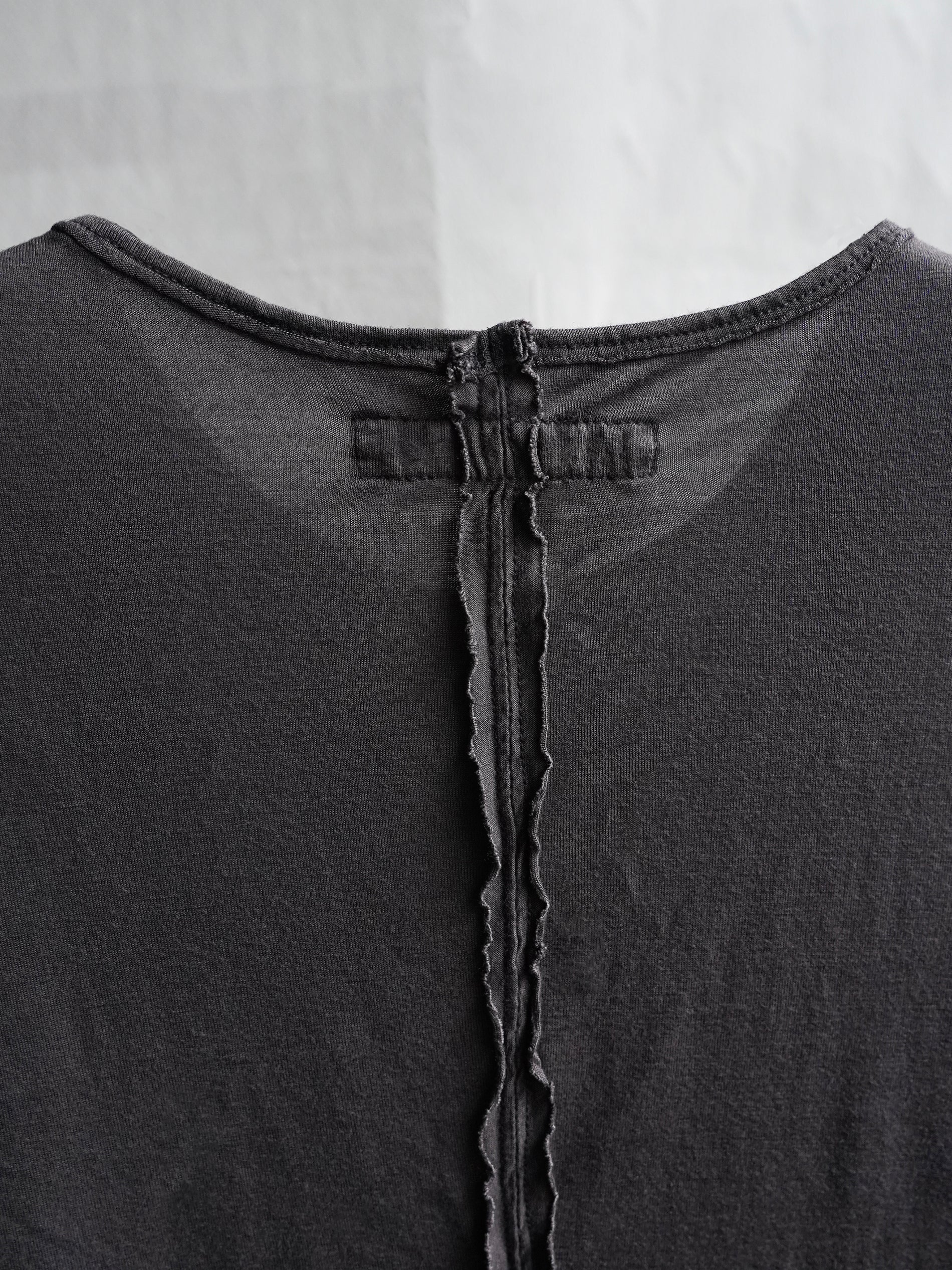 bamboo tee / shadow