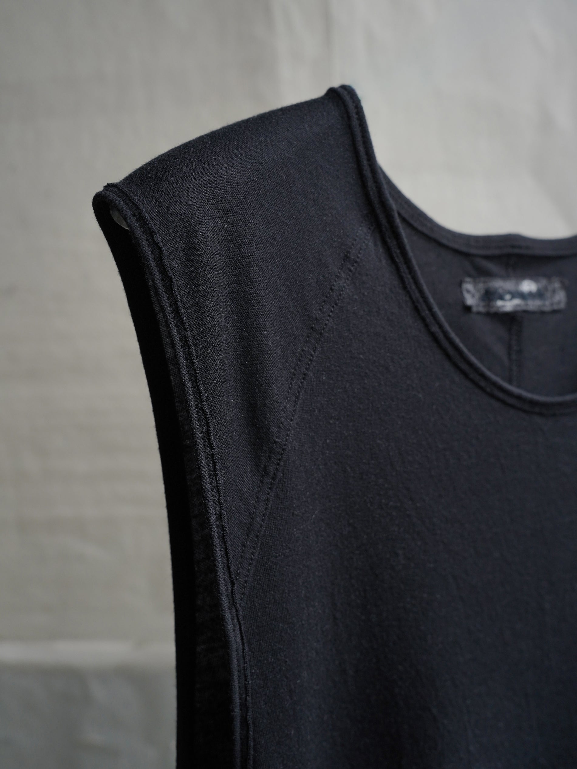 modal silk tank / black
