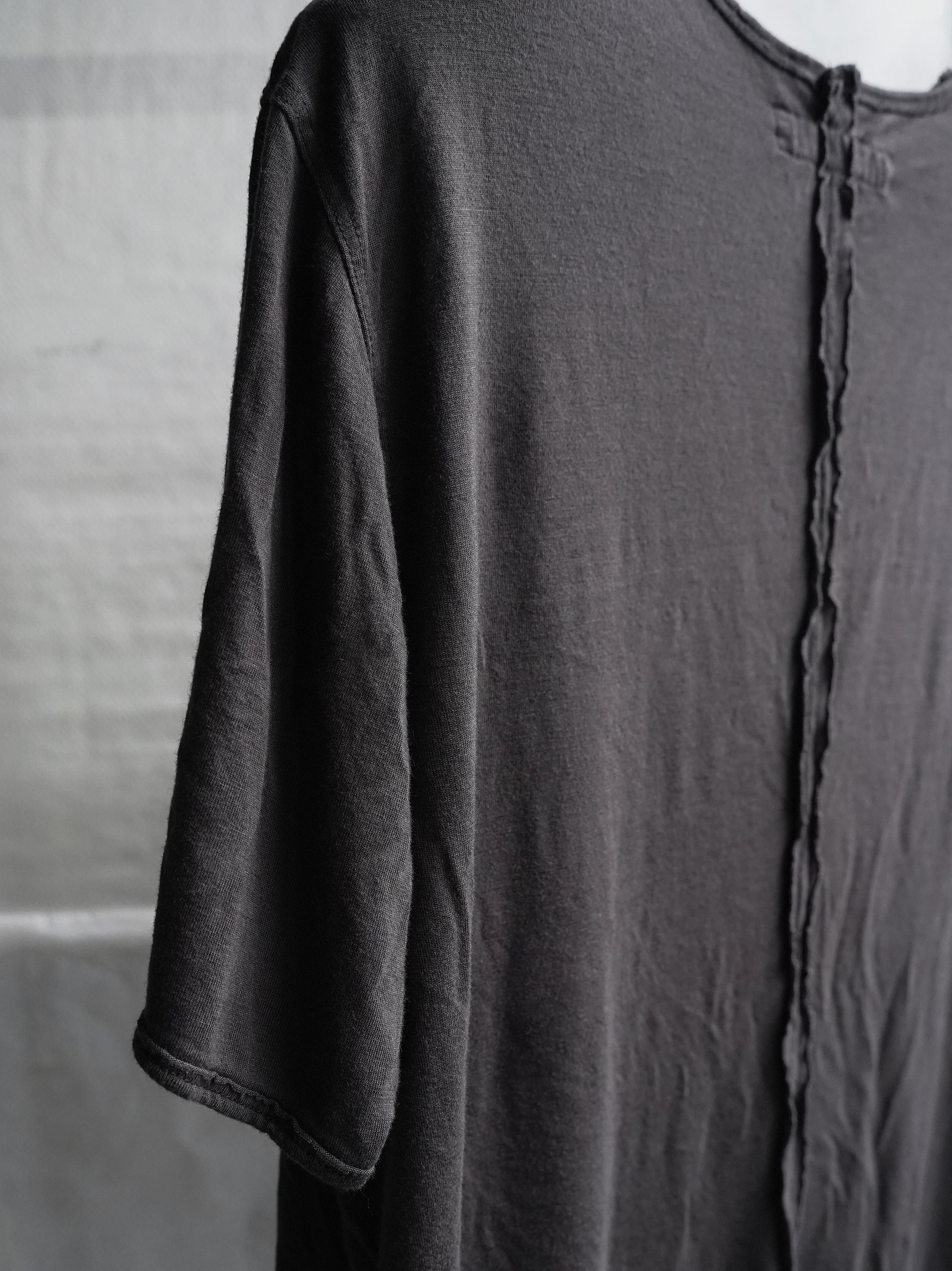 bamboo tee / shadow