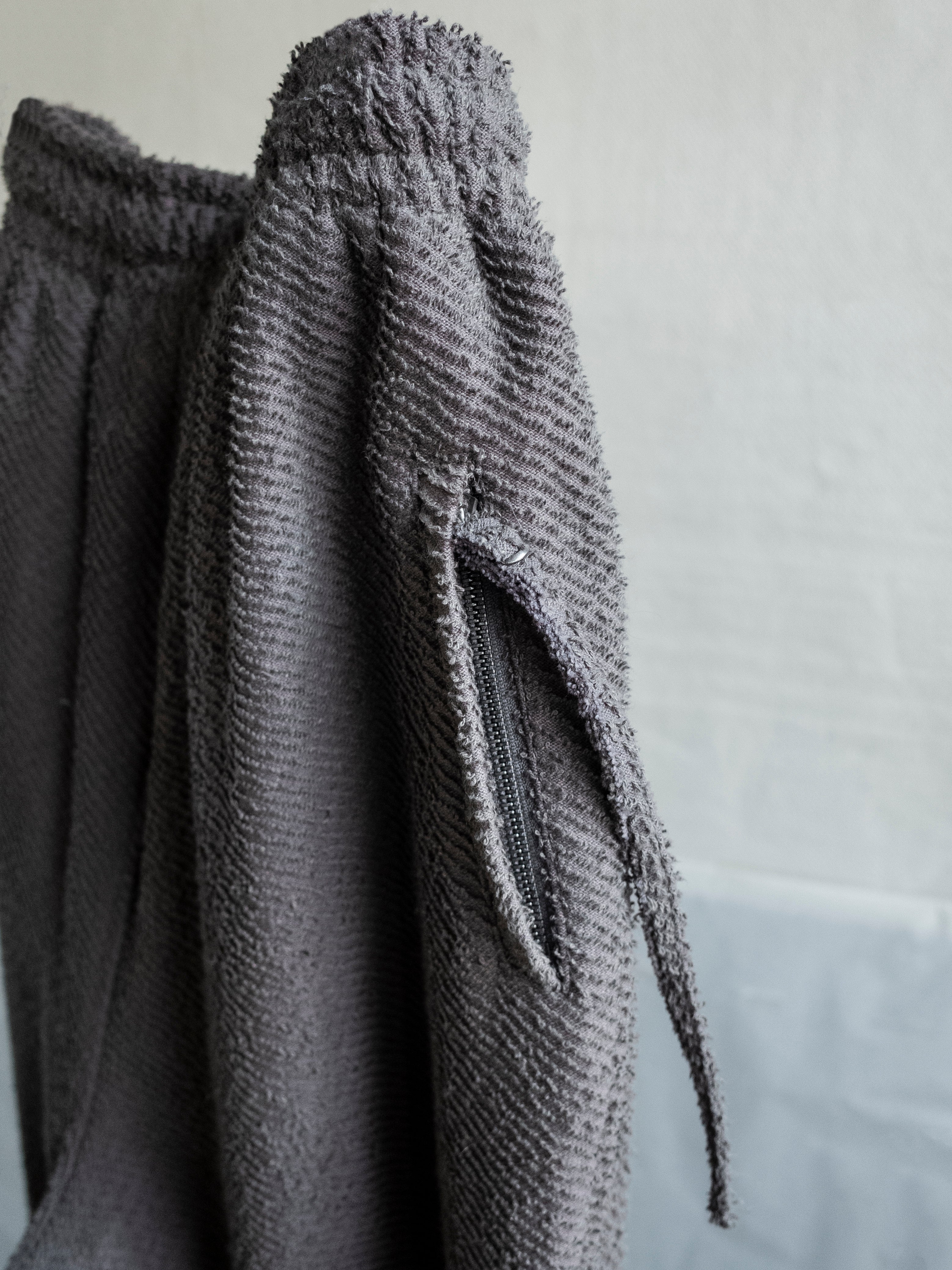 blackmerle_fw24_collection_ruggedsweatpants_plumgrey