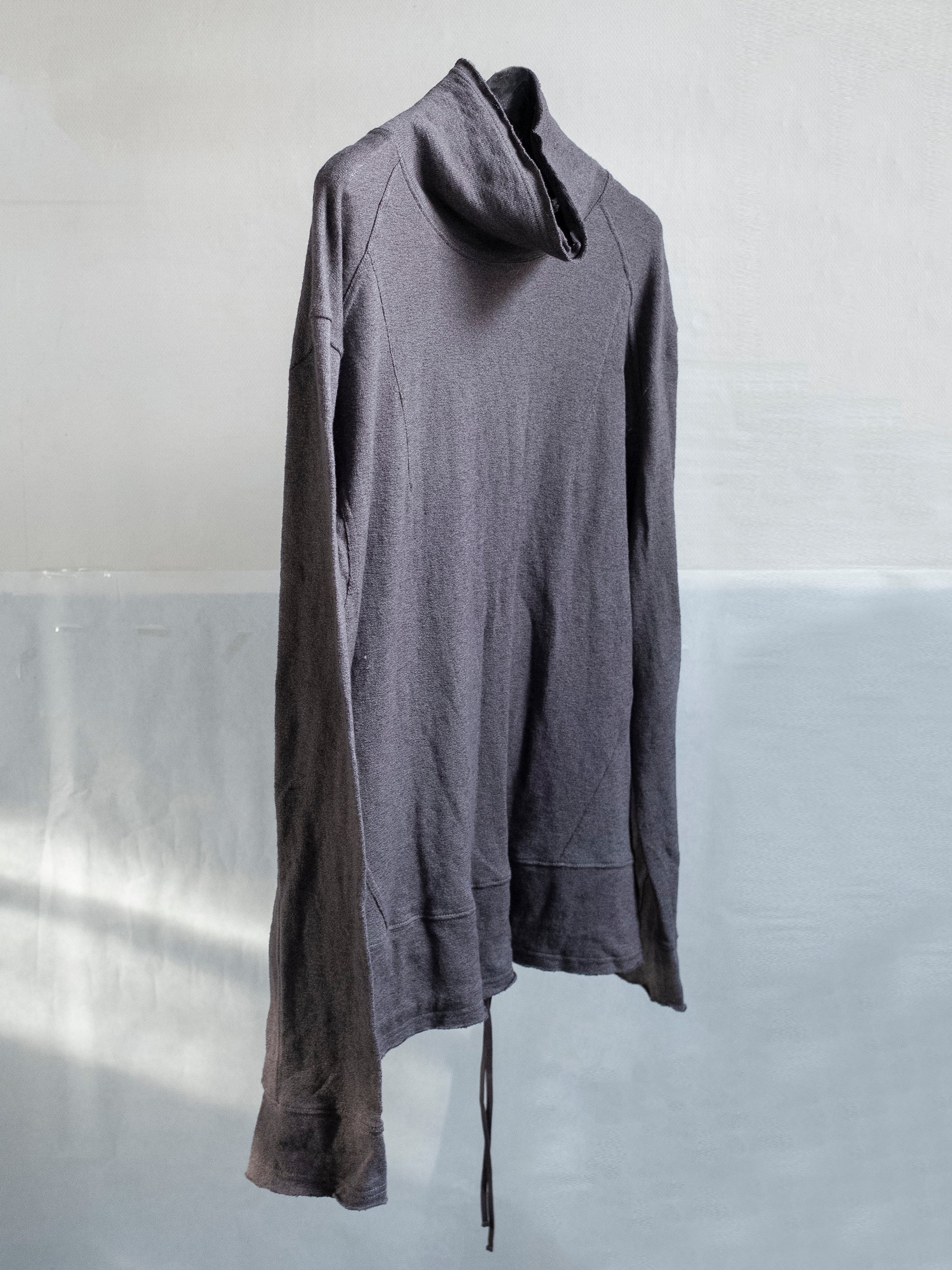 blackmerle_fw24_dropnecktop_ratgrey