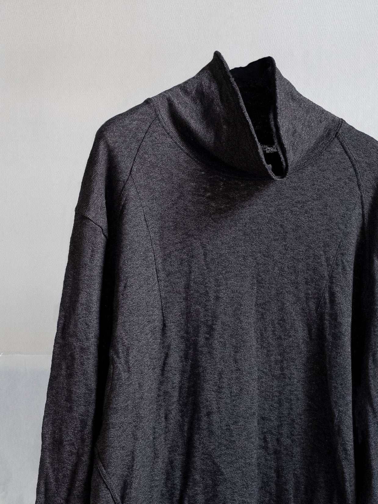 blackmerle_fw24_dropnecktop_black