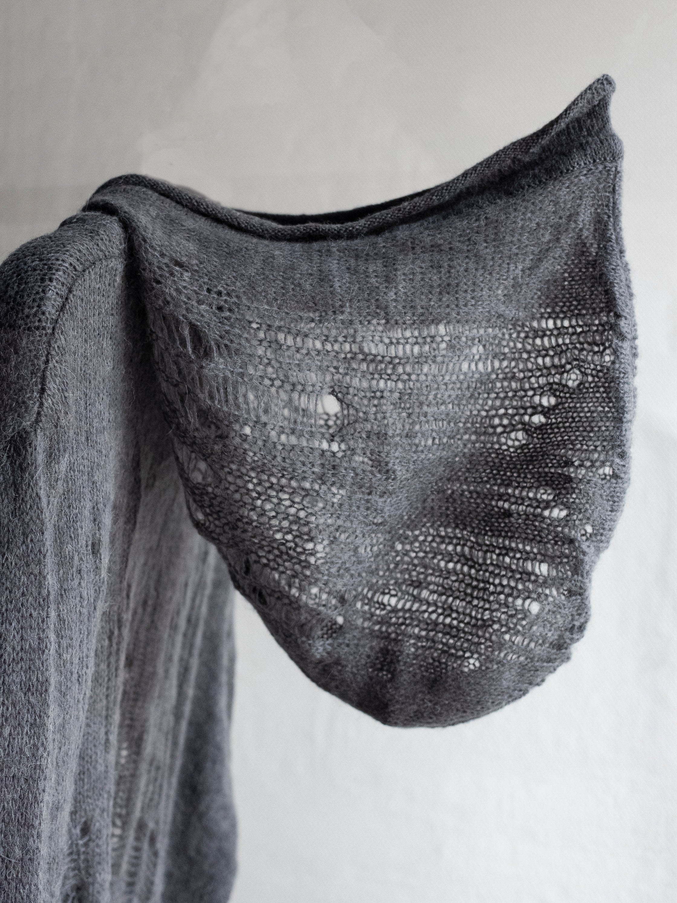 distressed alpaca hood knit / grey