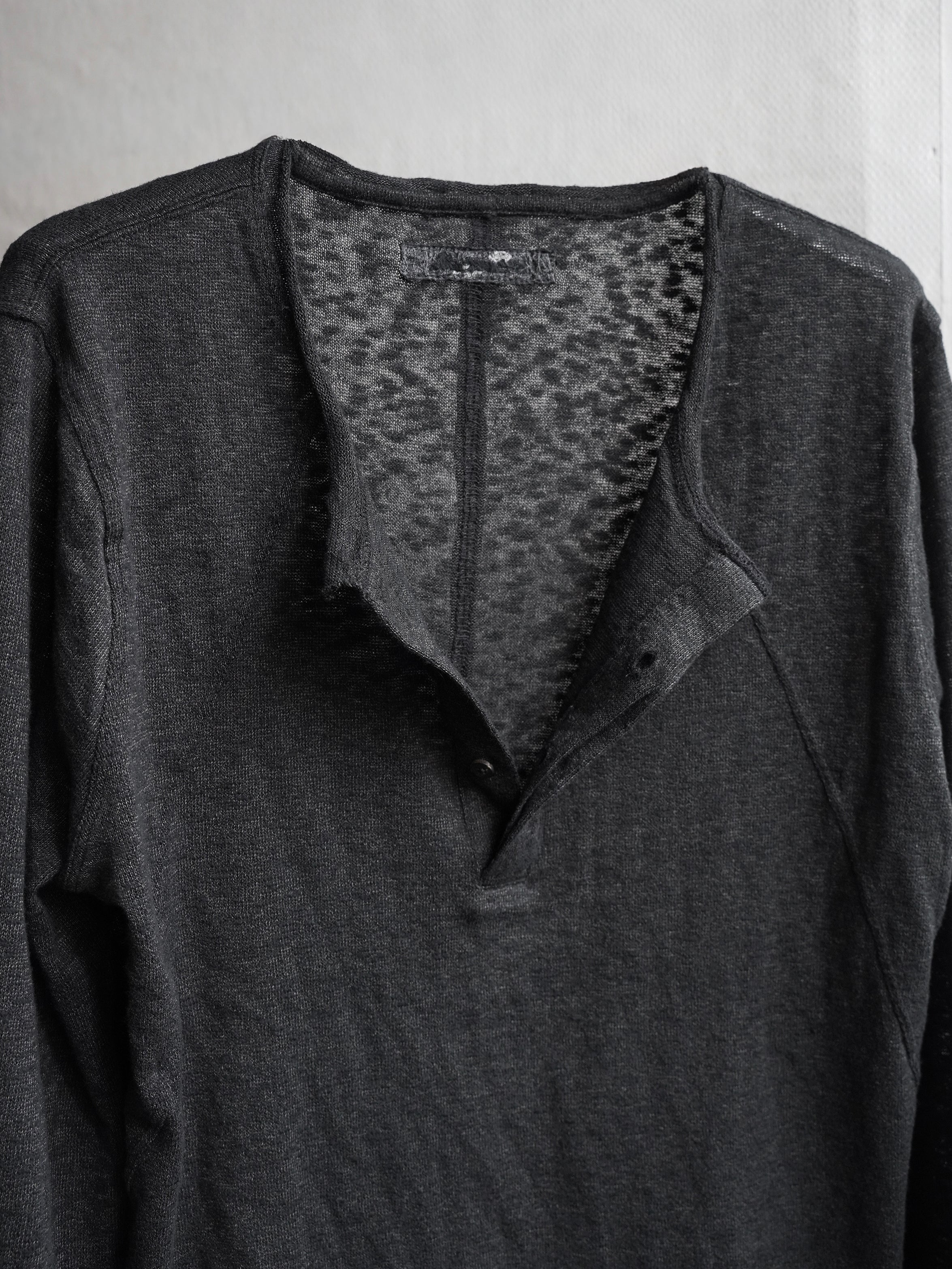 henley longsleeve / black (cobweb)