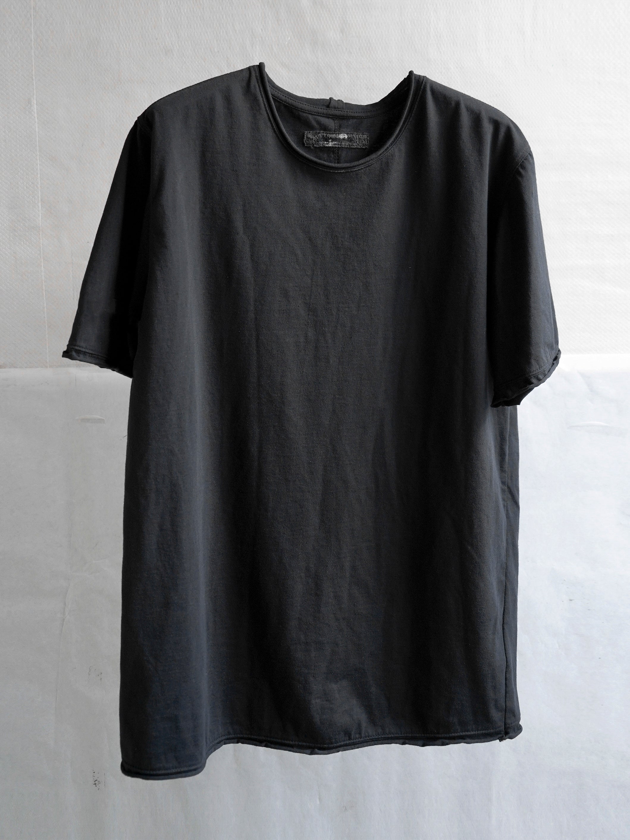 base tee / black
