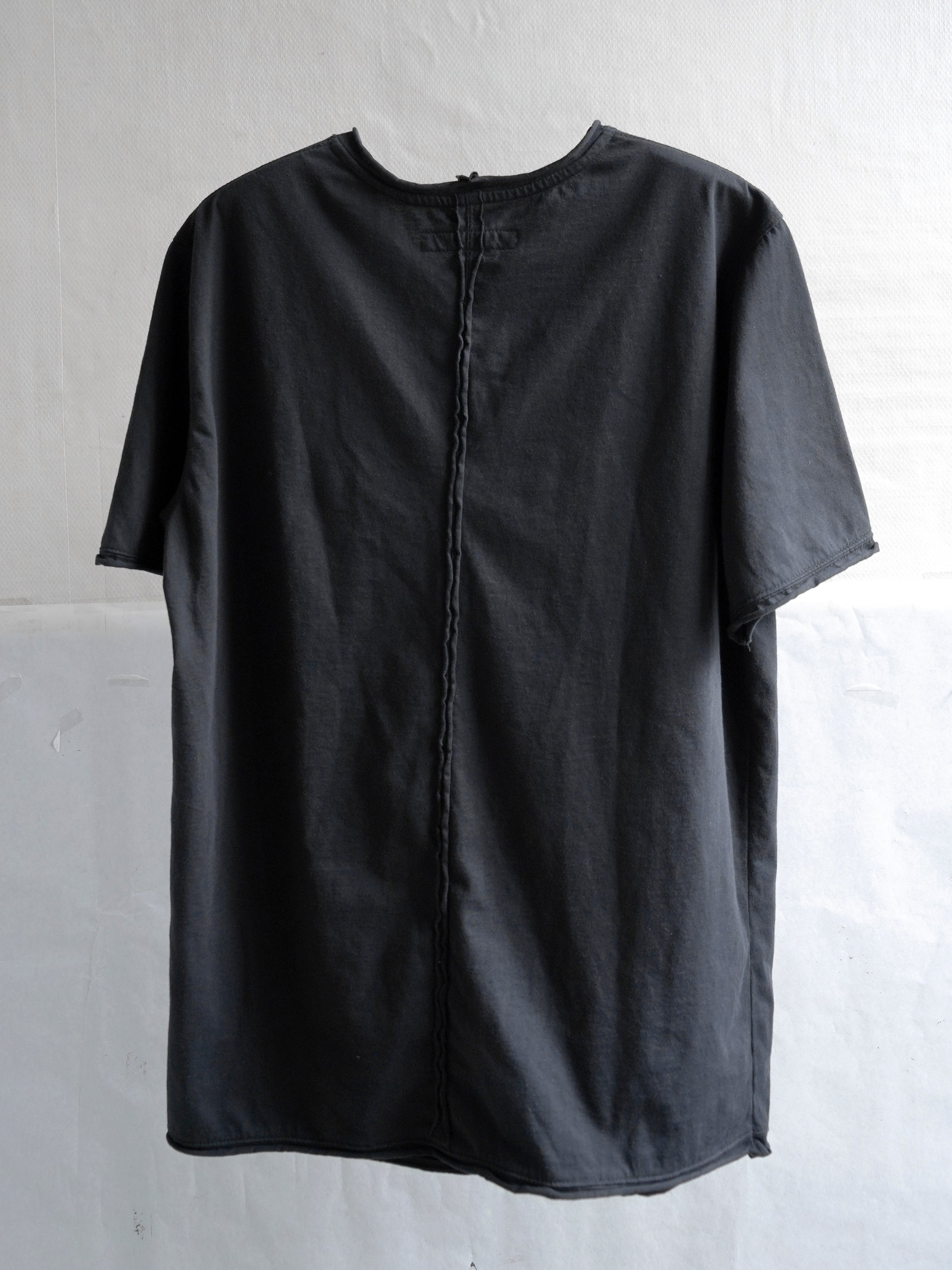 base tee / black