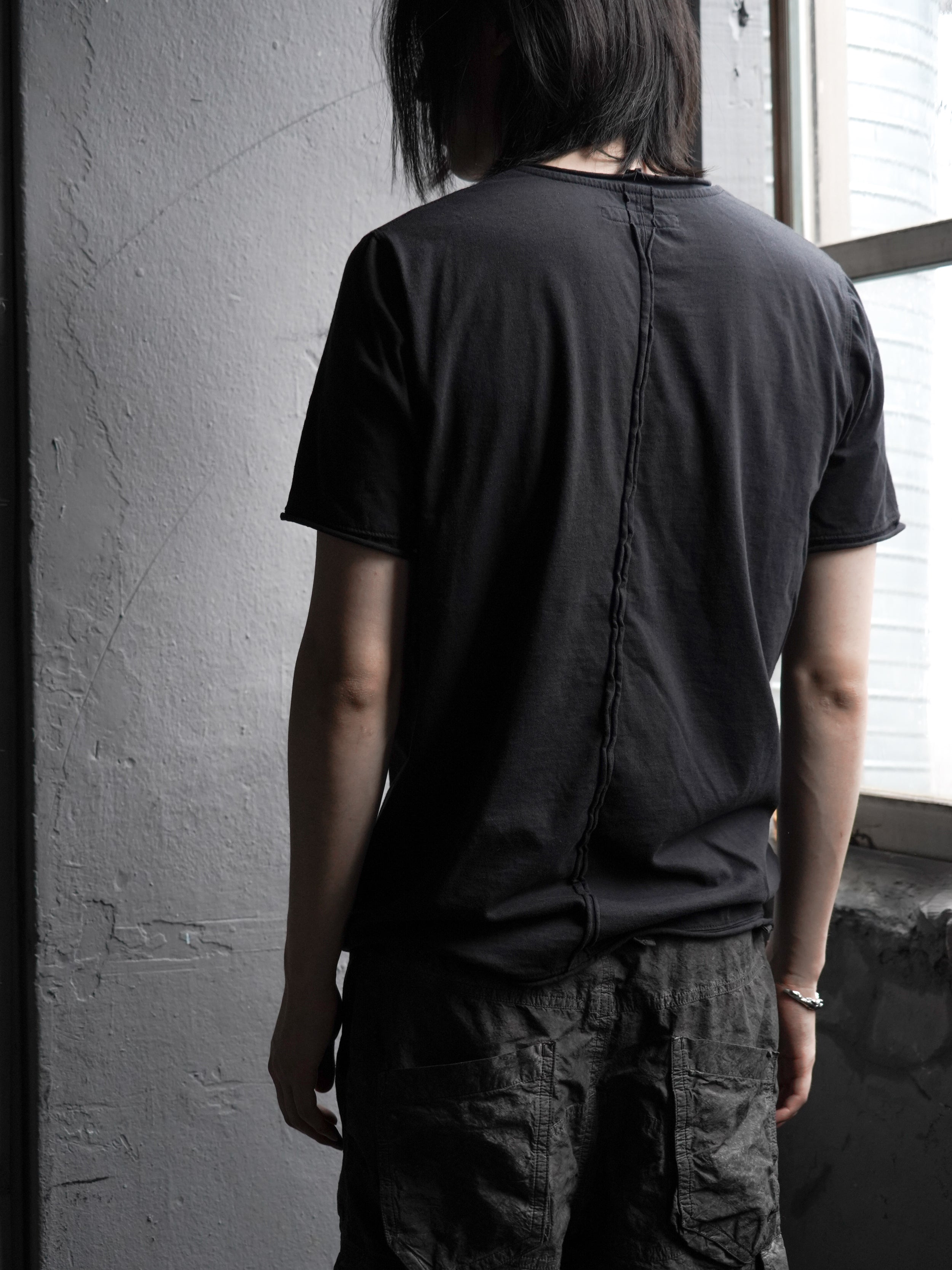 base tee / black