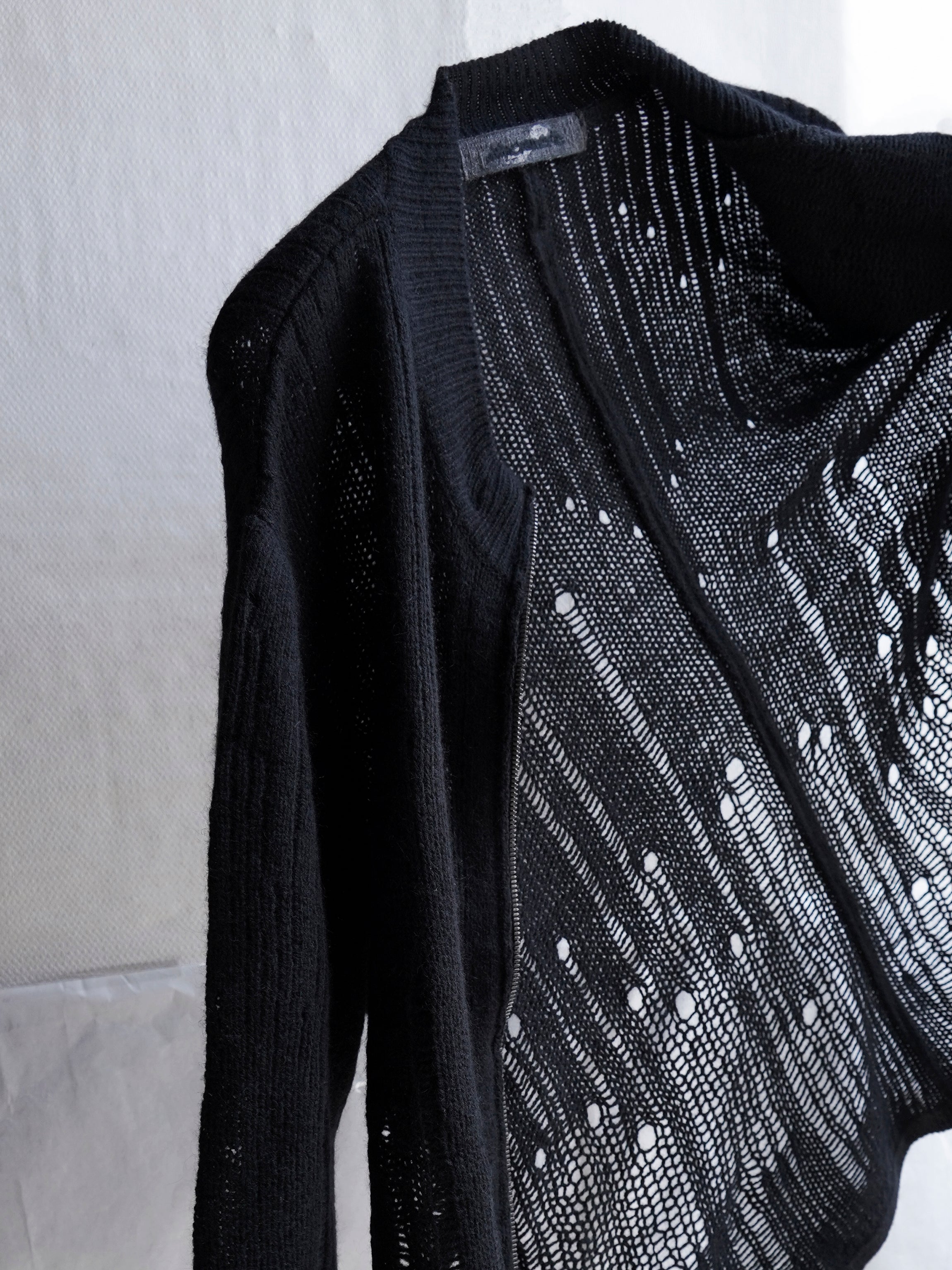 distressed zip knit / black