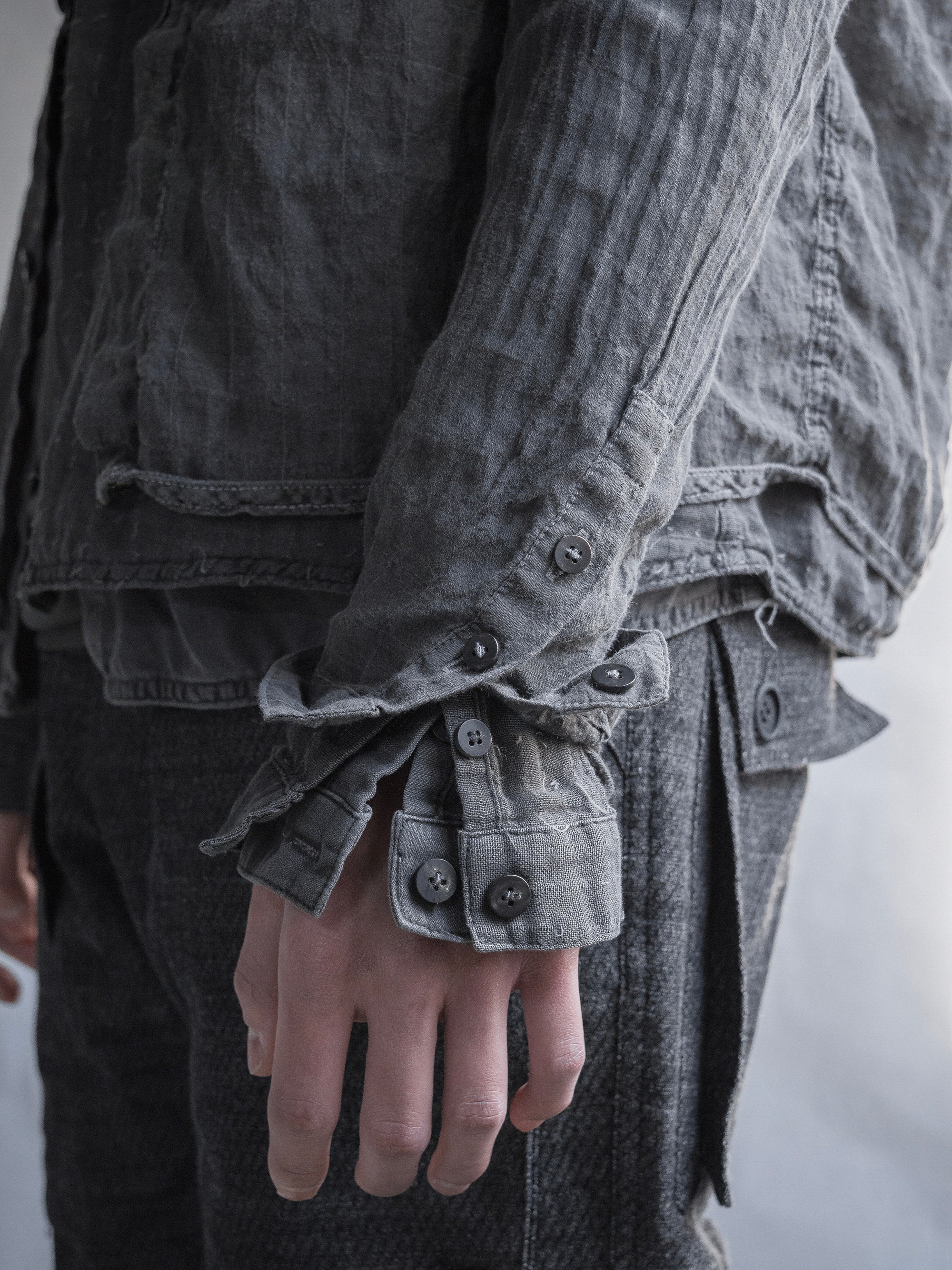 field shirt / soot