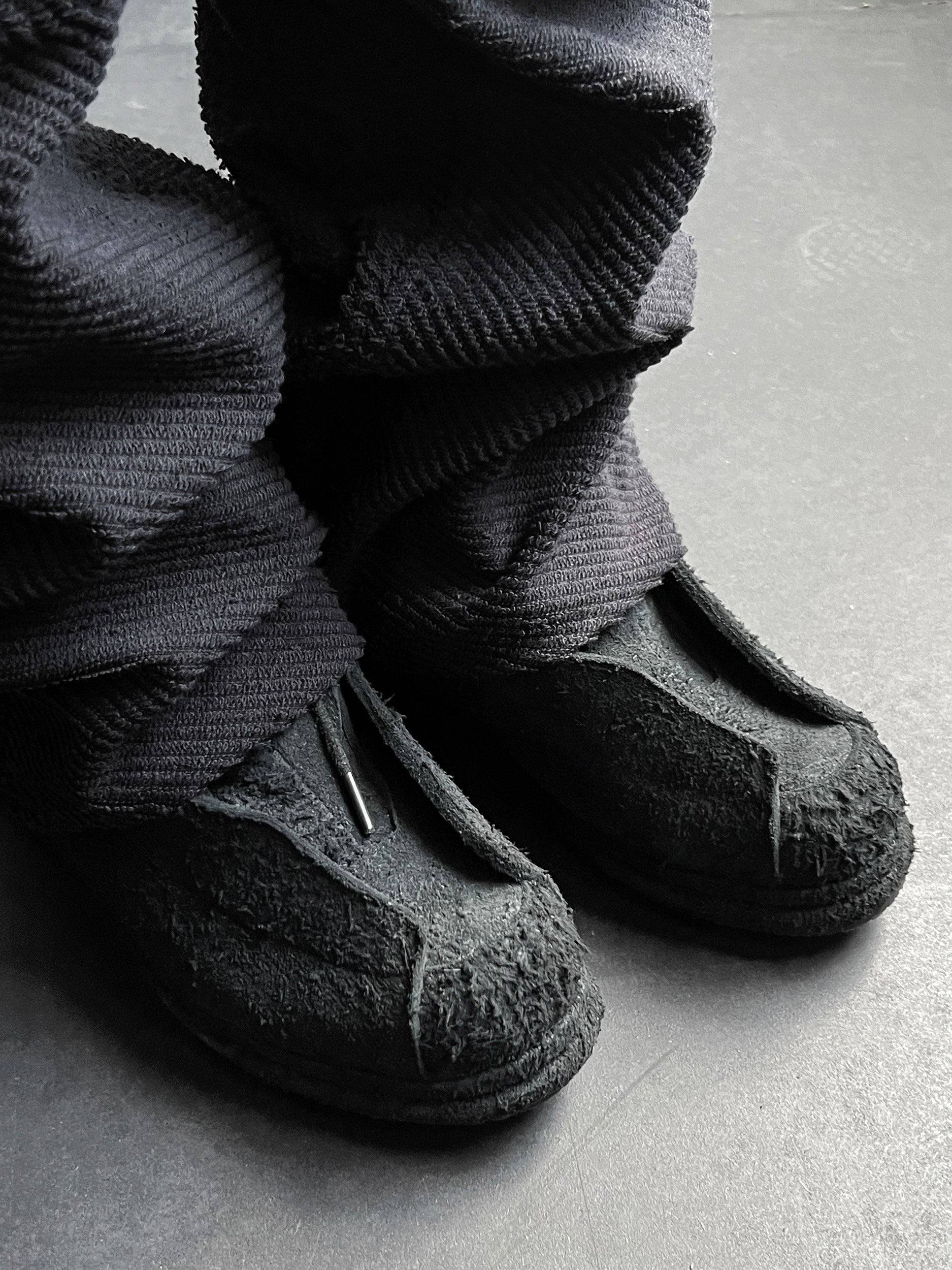 wing shoe / black