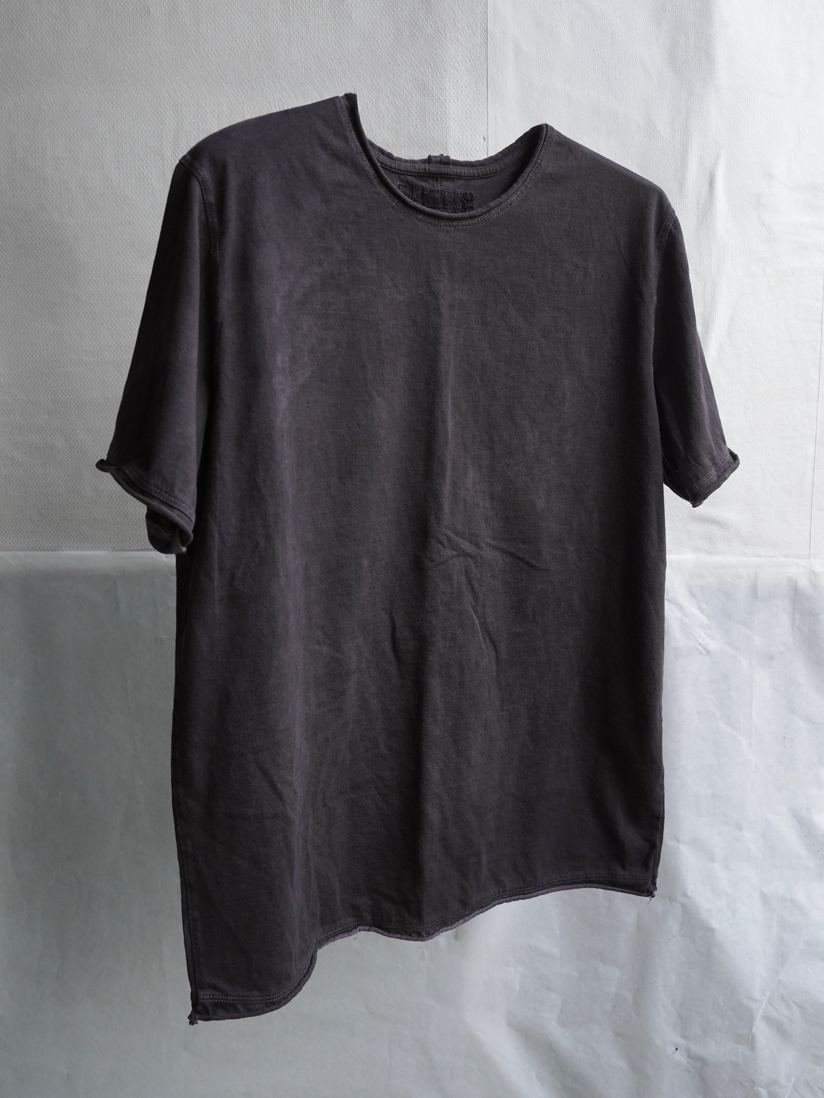 base tee / gallnut ink