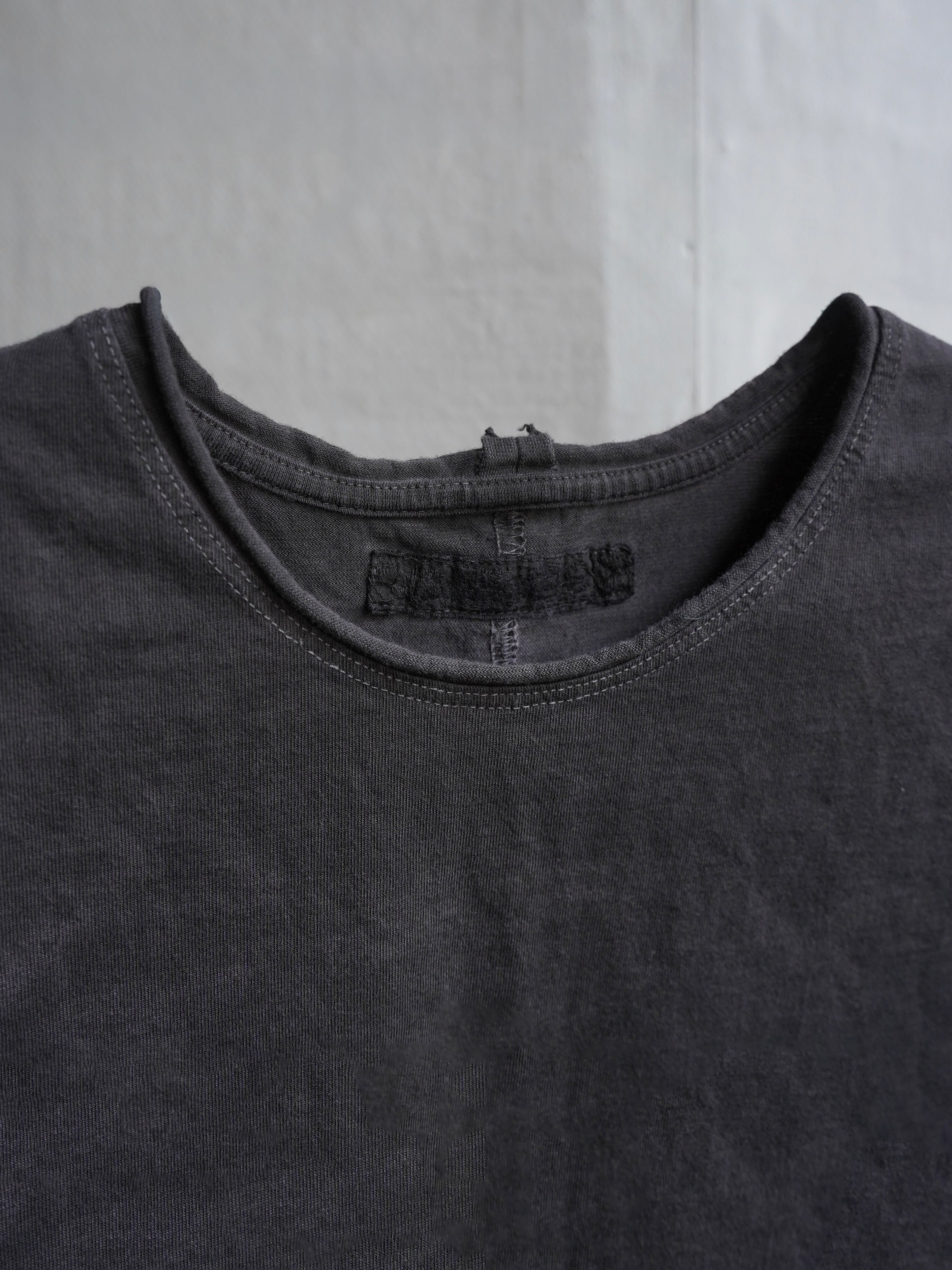 base tee / gallnut ink