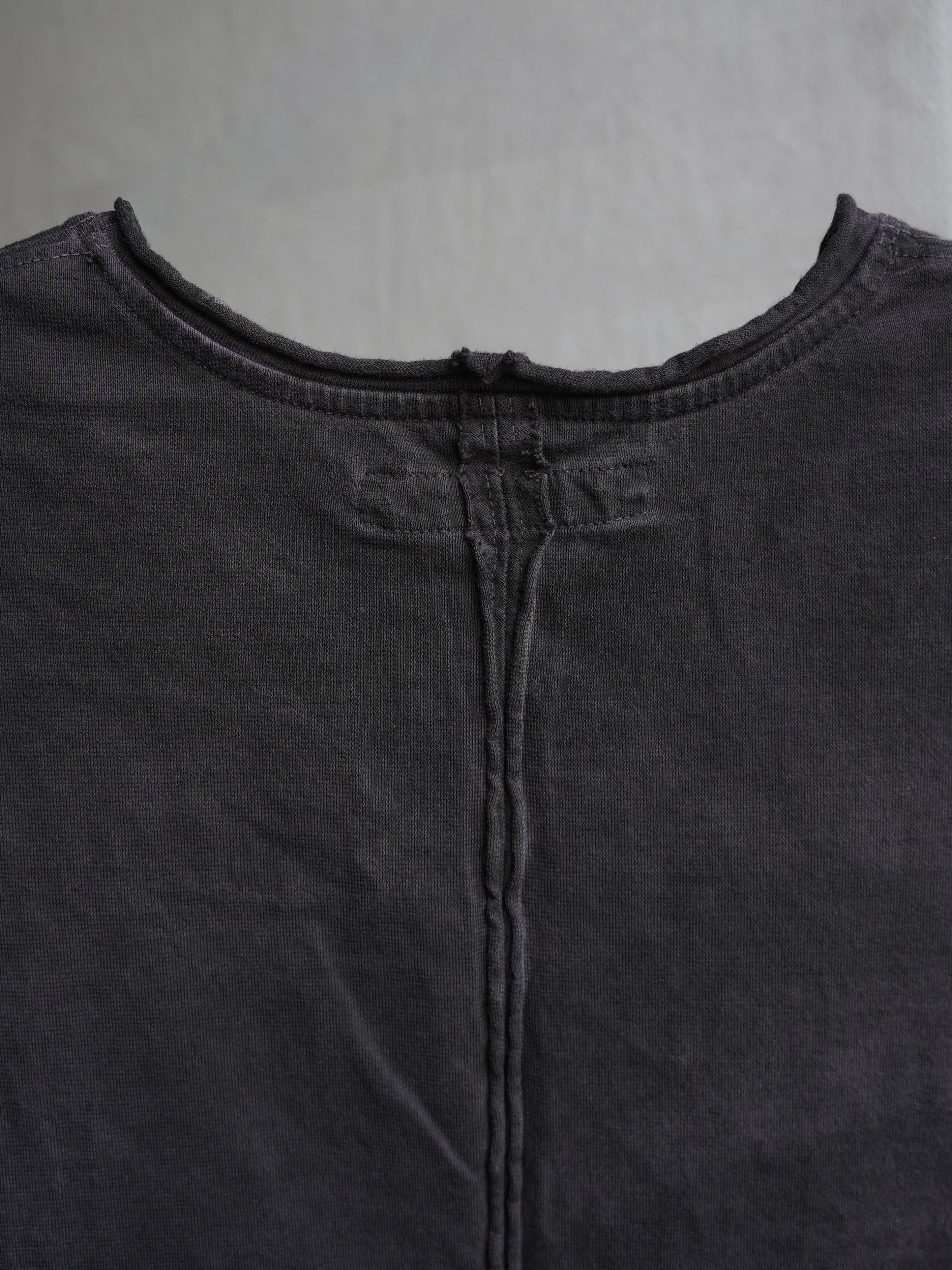 base tee / gallnut ink