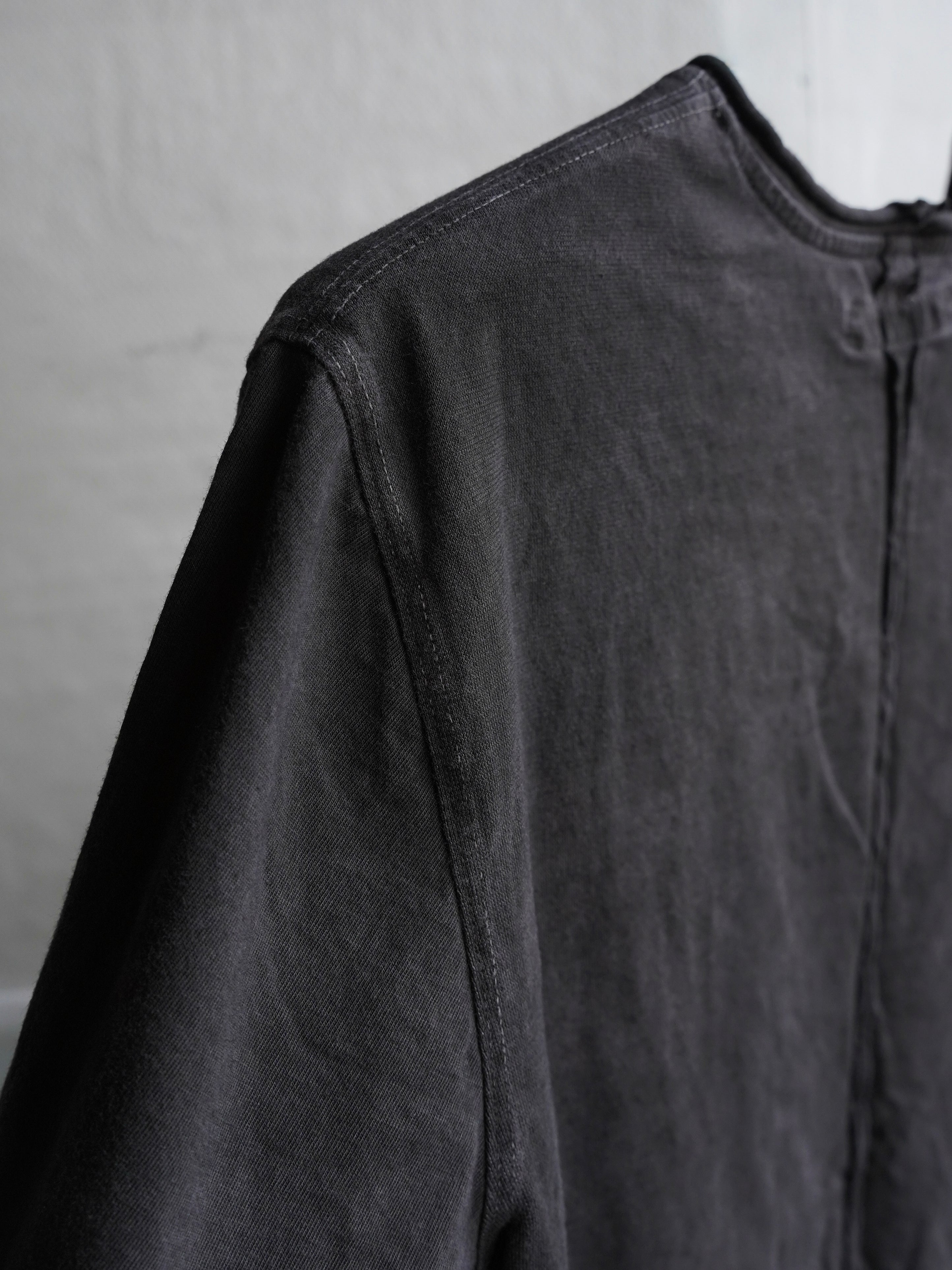 base tee / gallnut ink