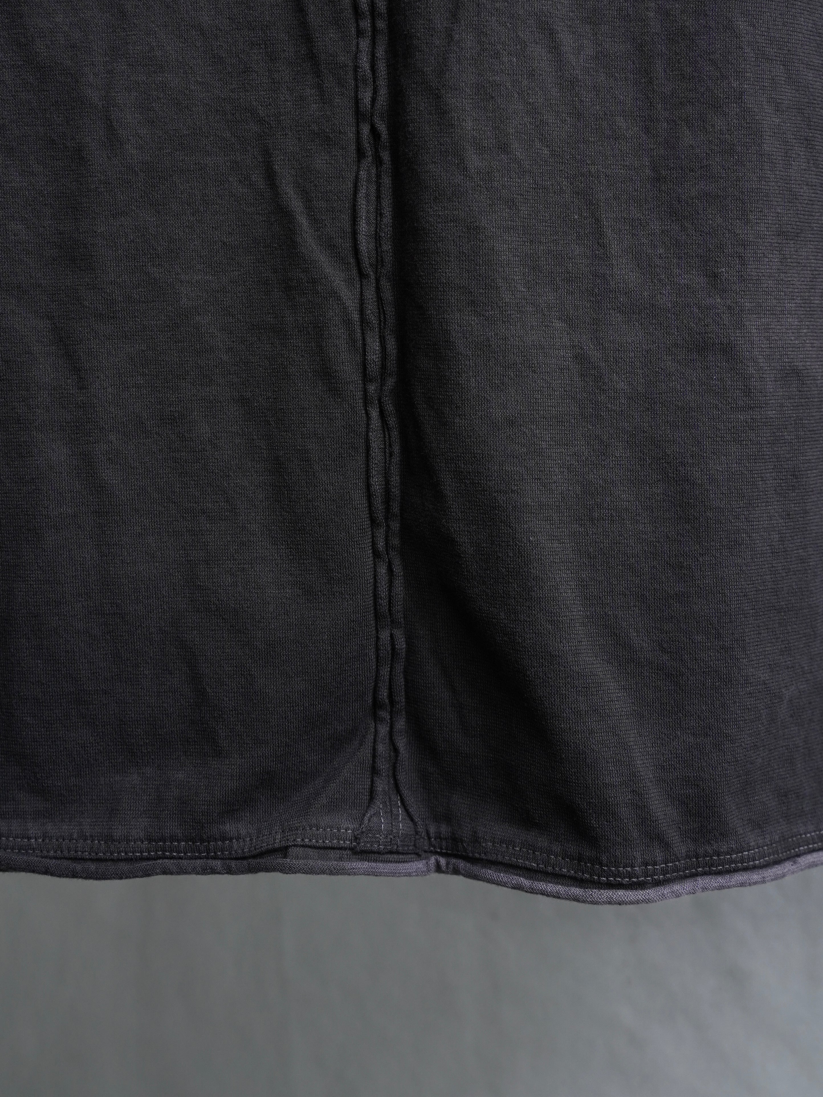 base tee / gallnut ink