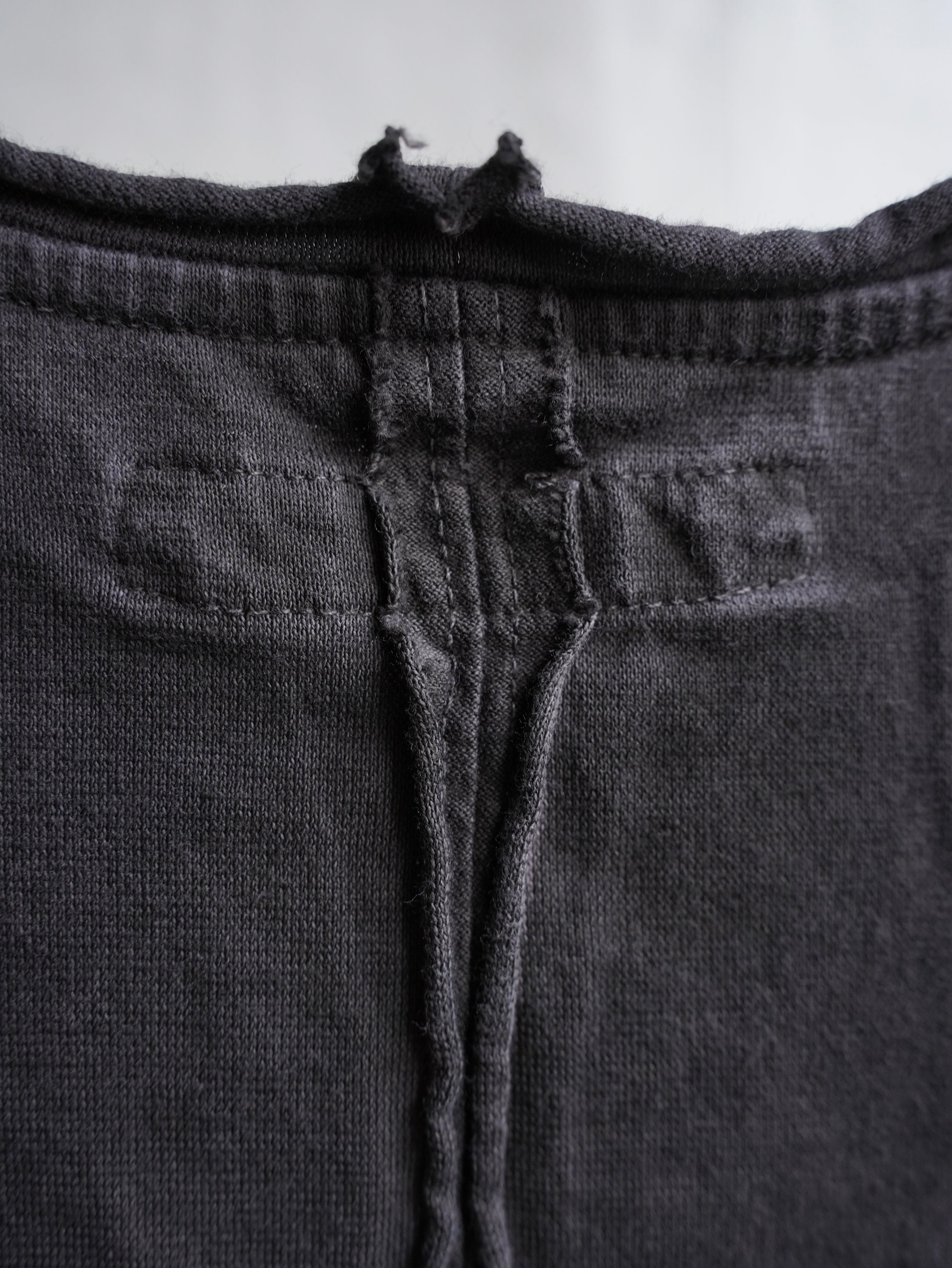 base tee / gallnut ink