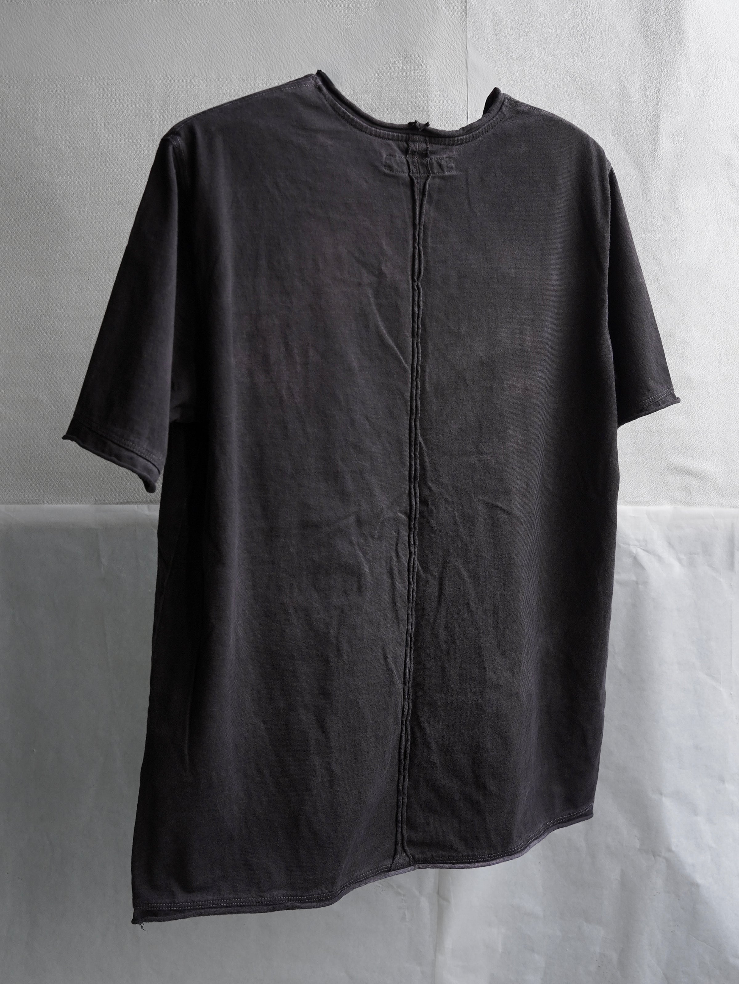 base tee / gallnut ink
