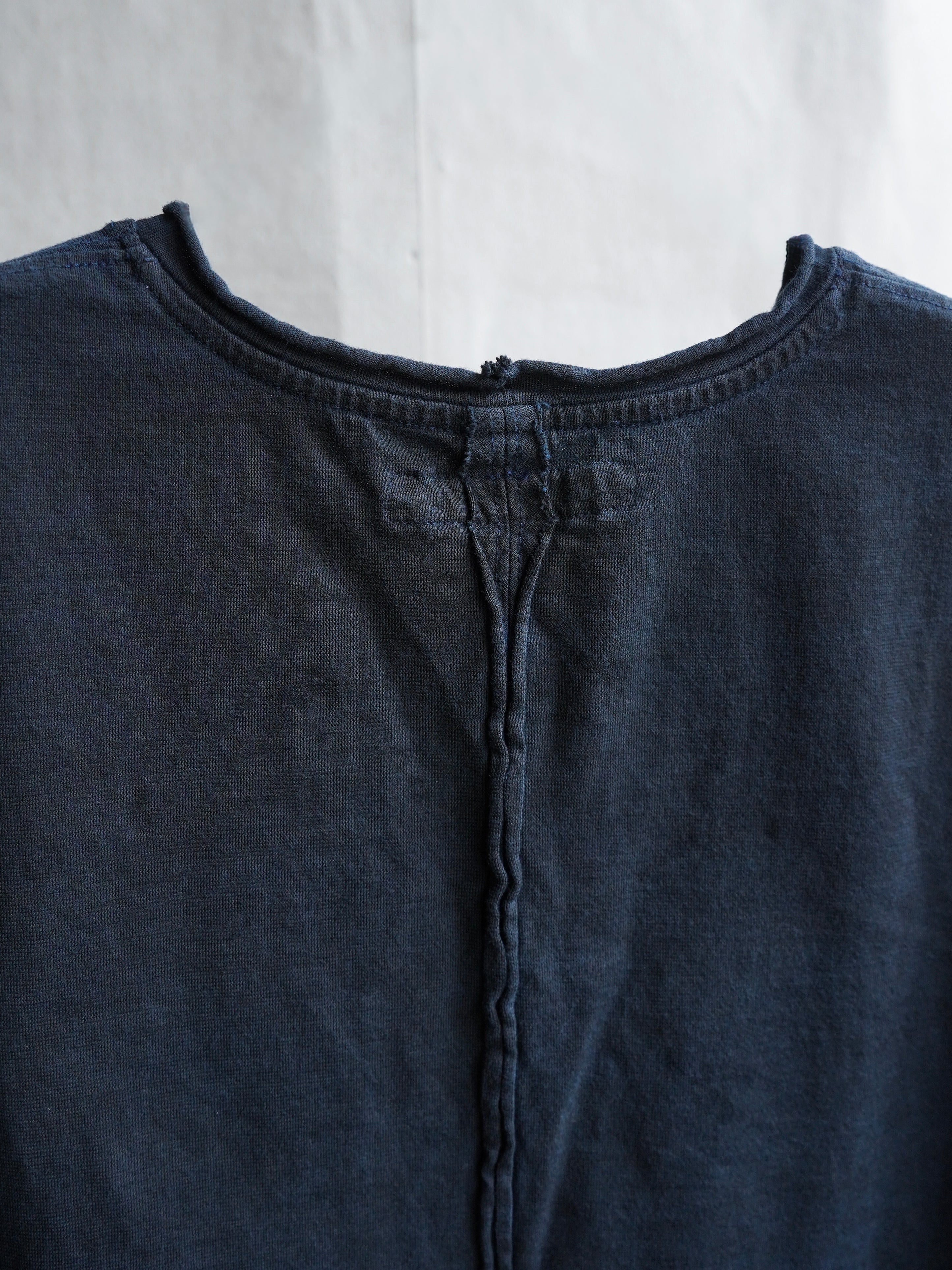 base tee / indigo ink
