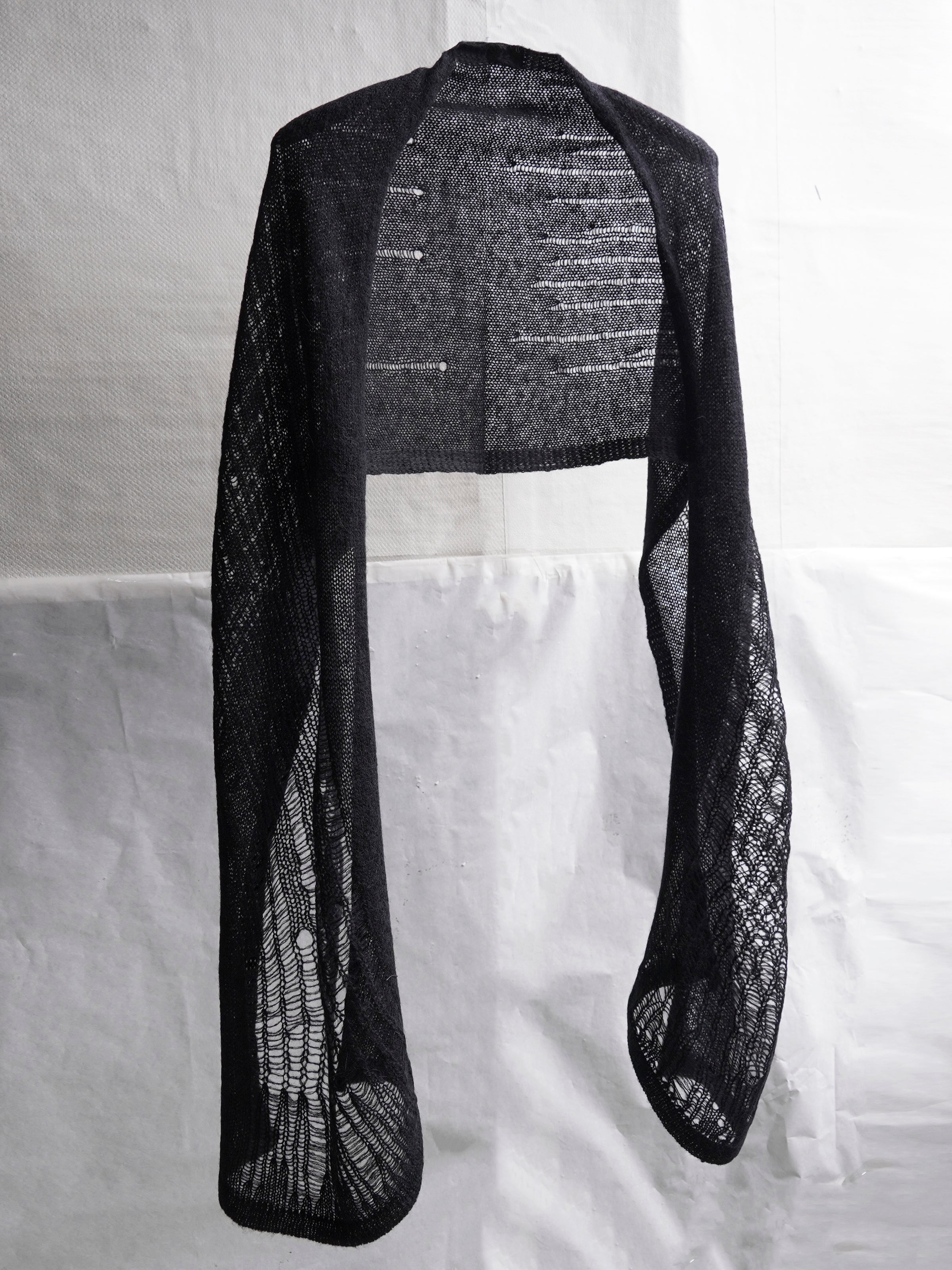 distressed alpaca scarf / black