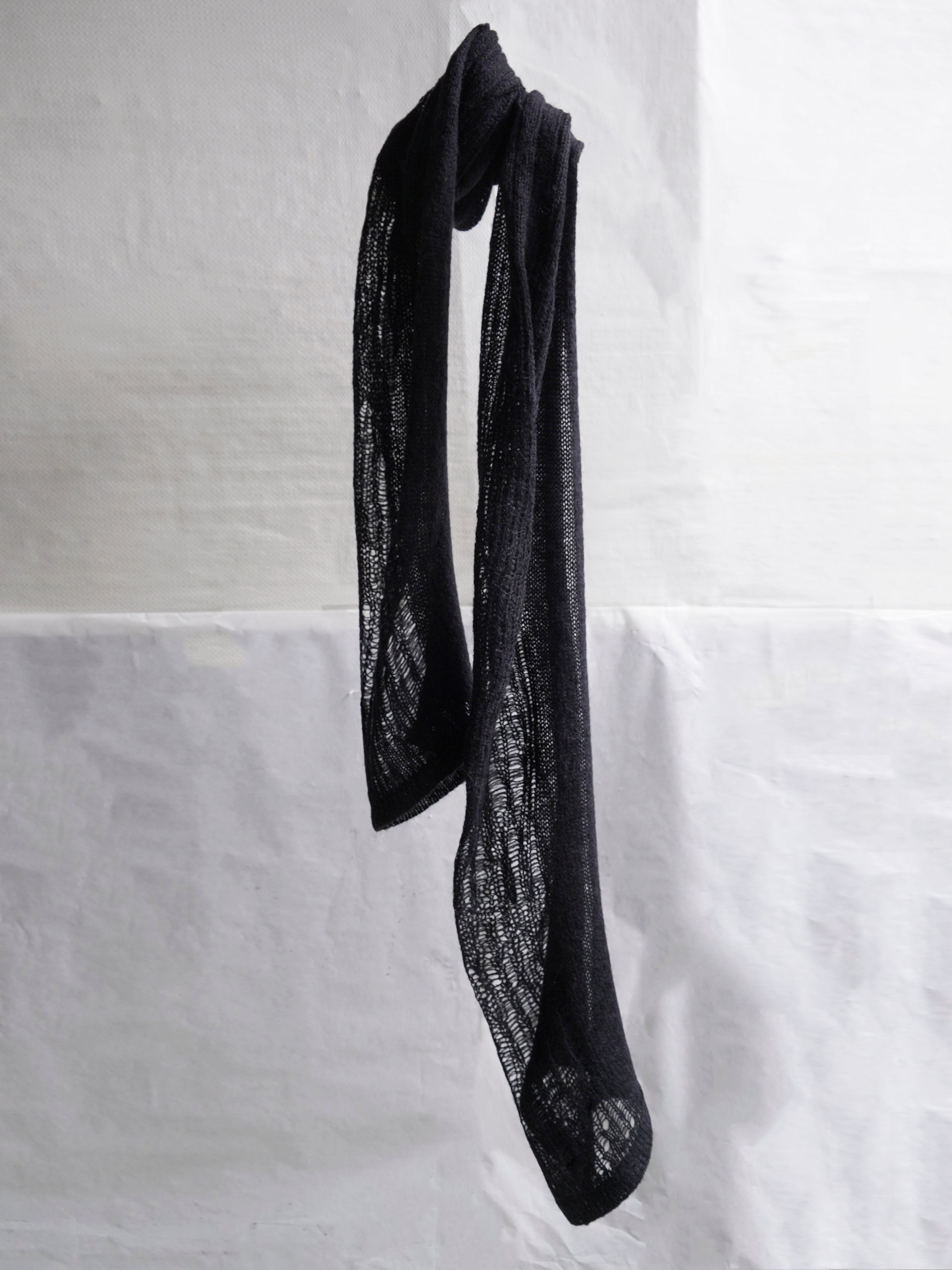 distressed alpaca scarf / black