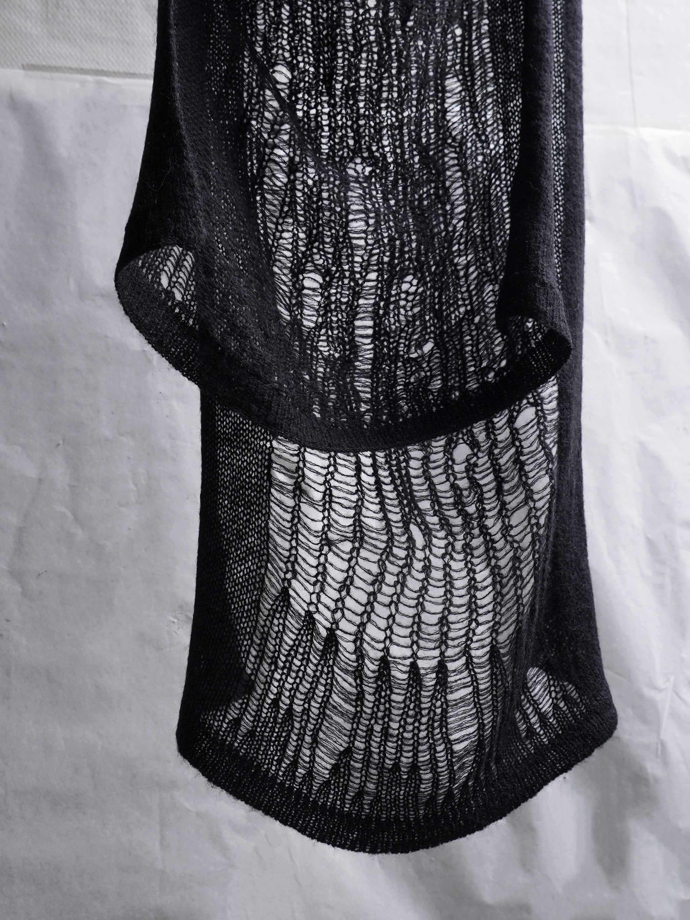 distressed alpaca scarf / black