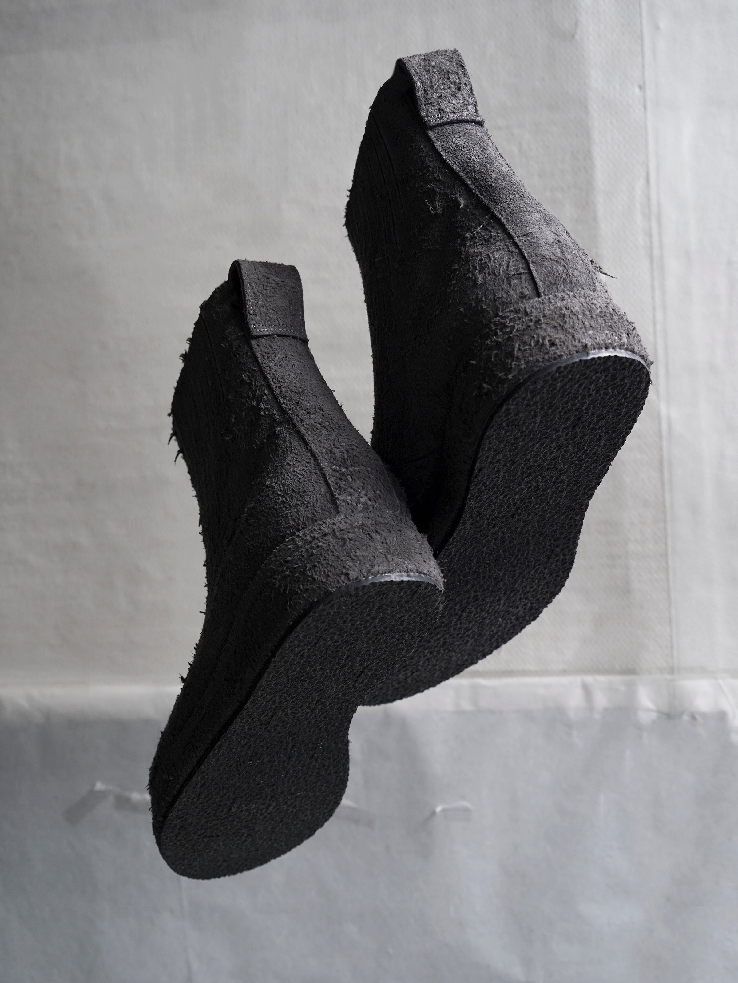split boots / grey