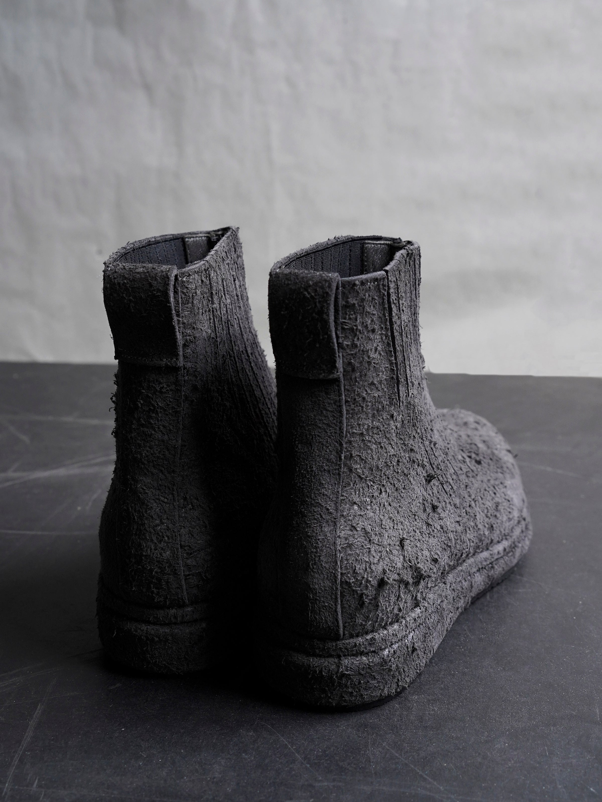 split boots / grey