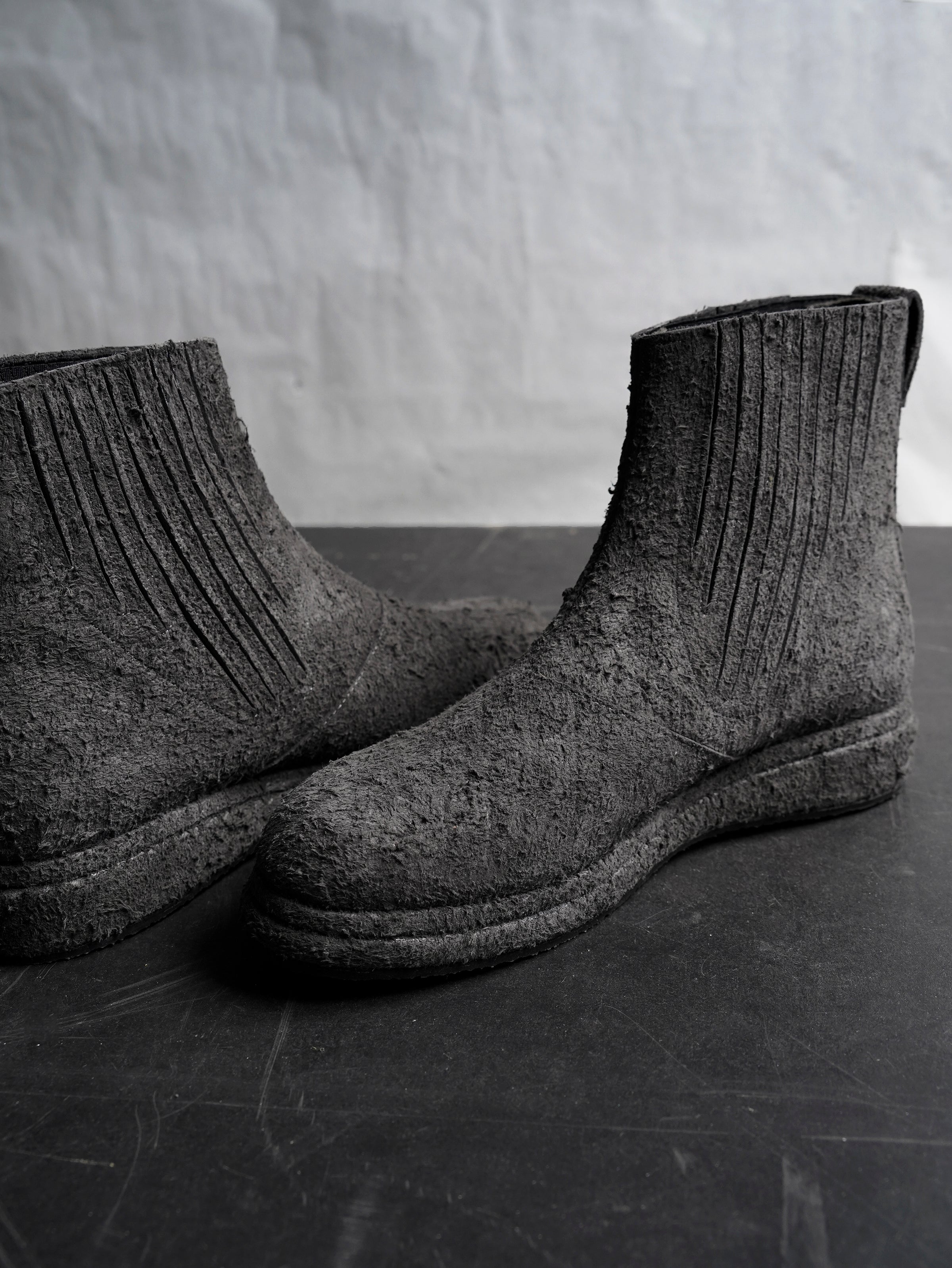 split boots / grey