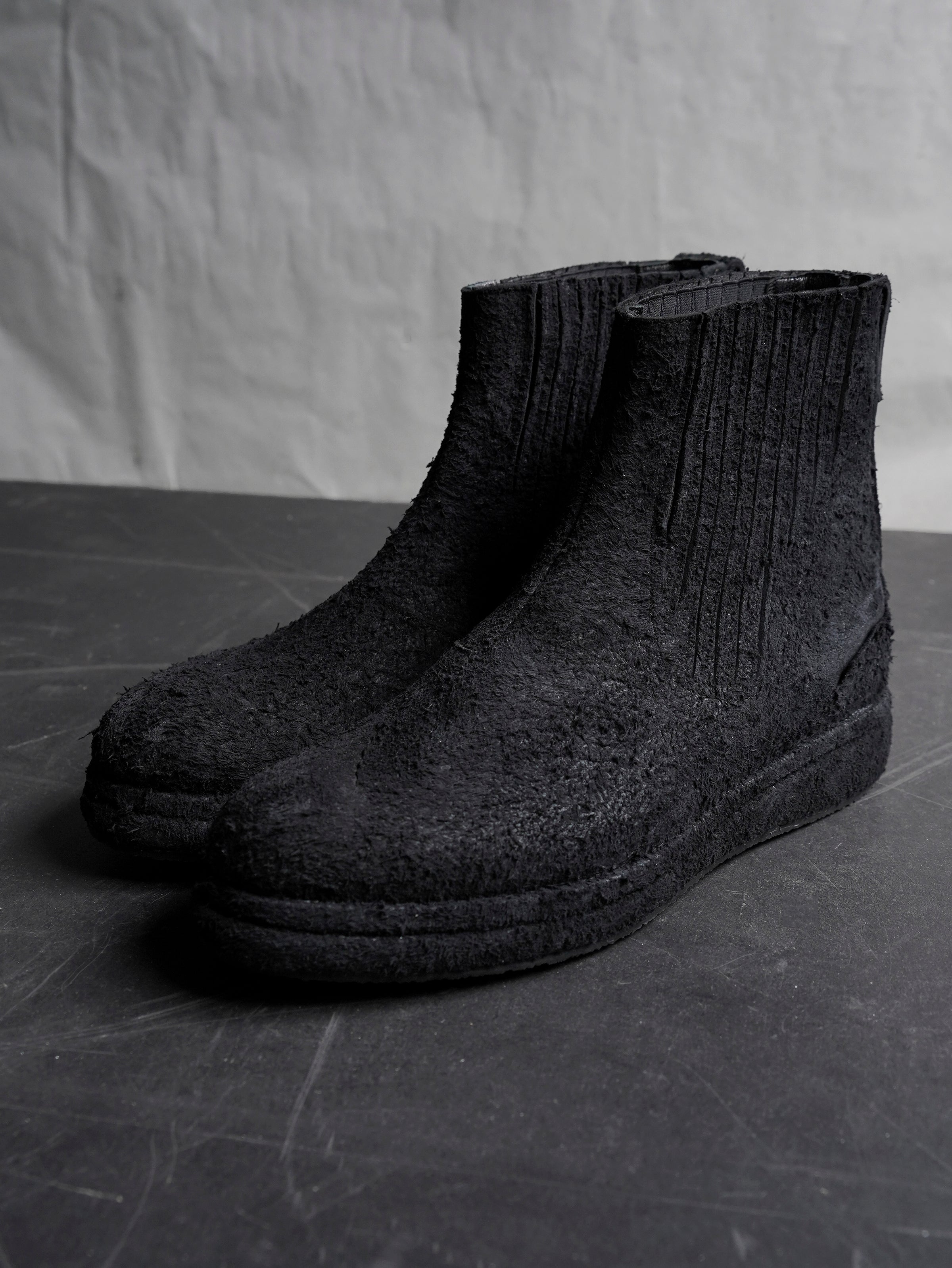 split boots / black