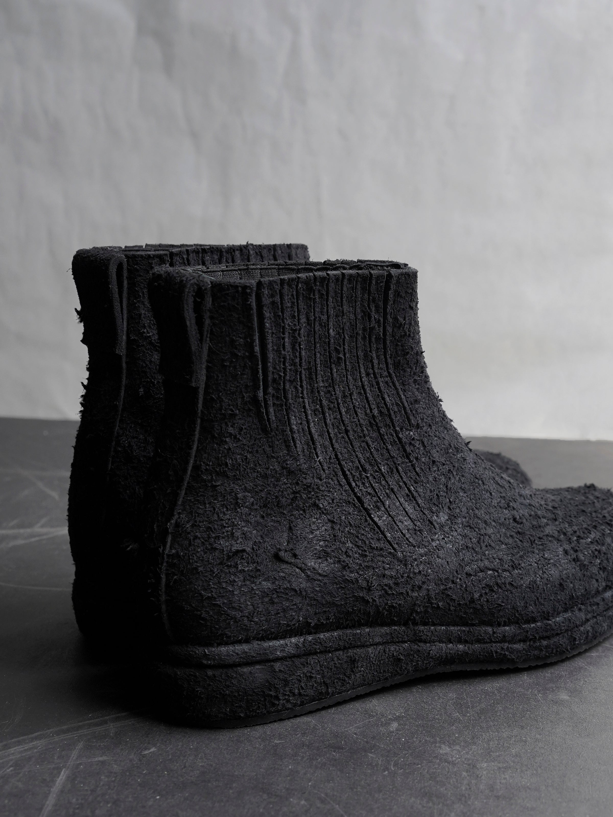 split boots / black