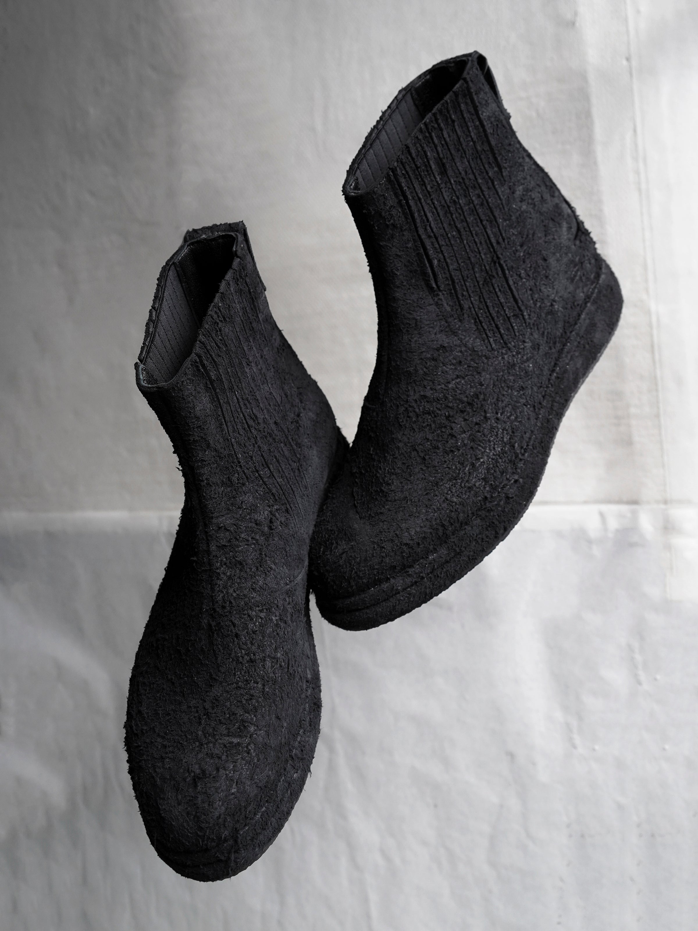 split boots / black