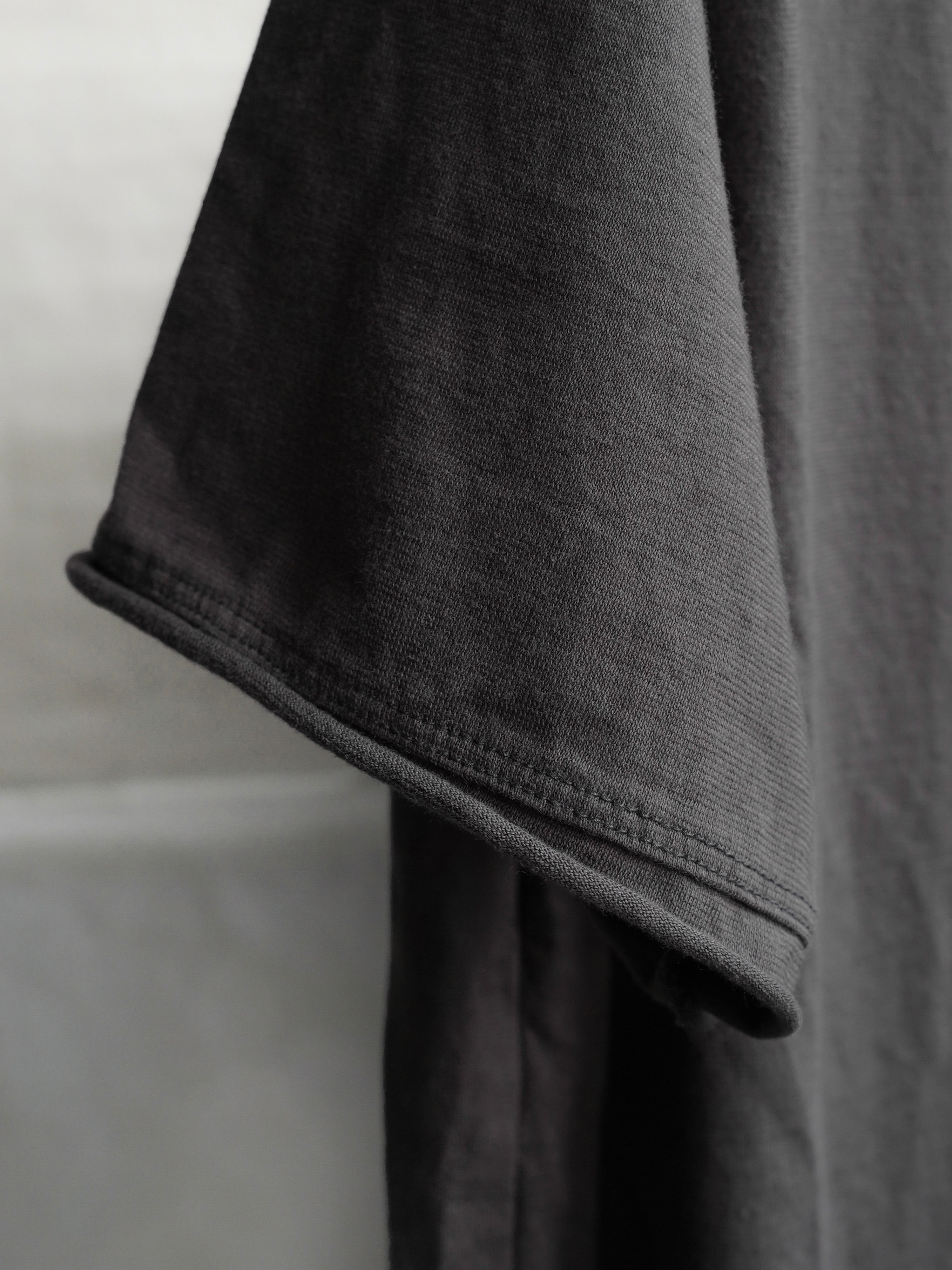 base tee / shadow (supima cotton)